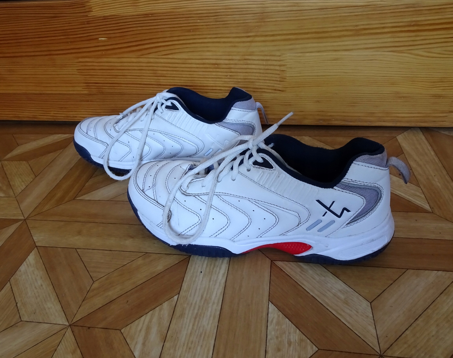 IN EXTENSO Sneakersy chłopięce sznurowane 39 Kolor biały