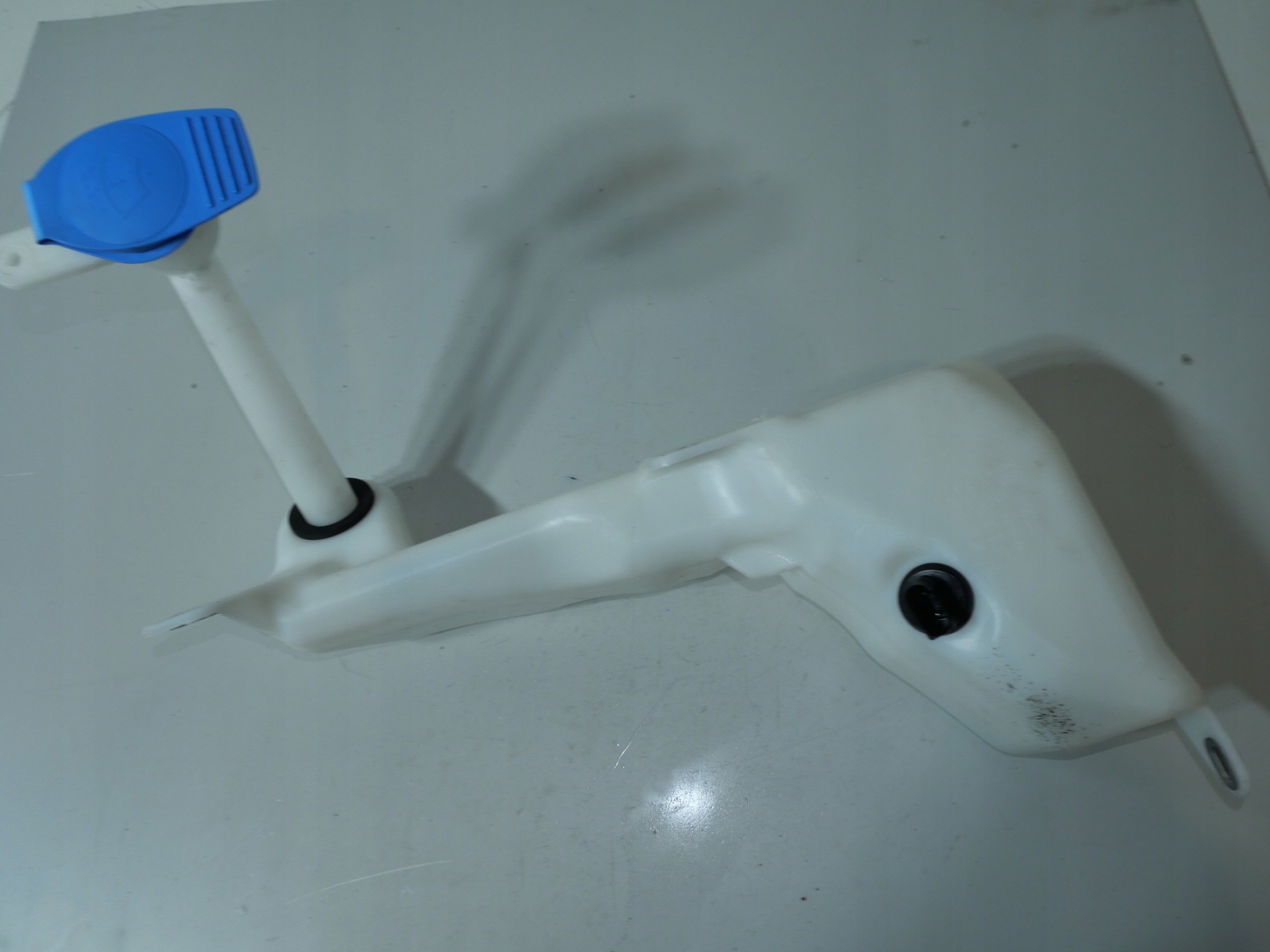 washer fluid tank VW AMAROK 2H0955453D
