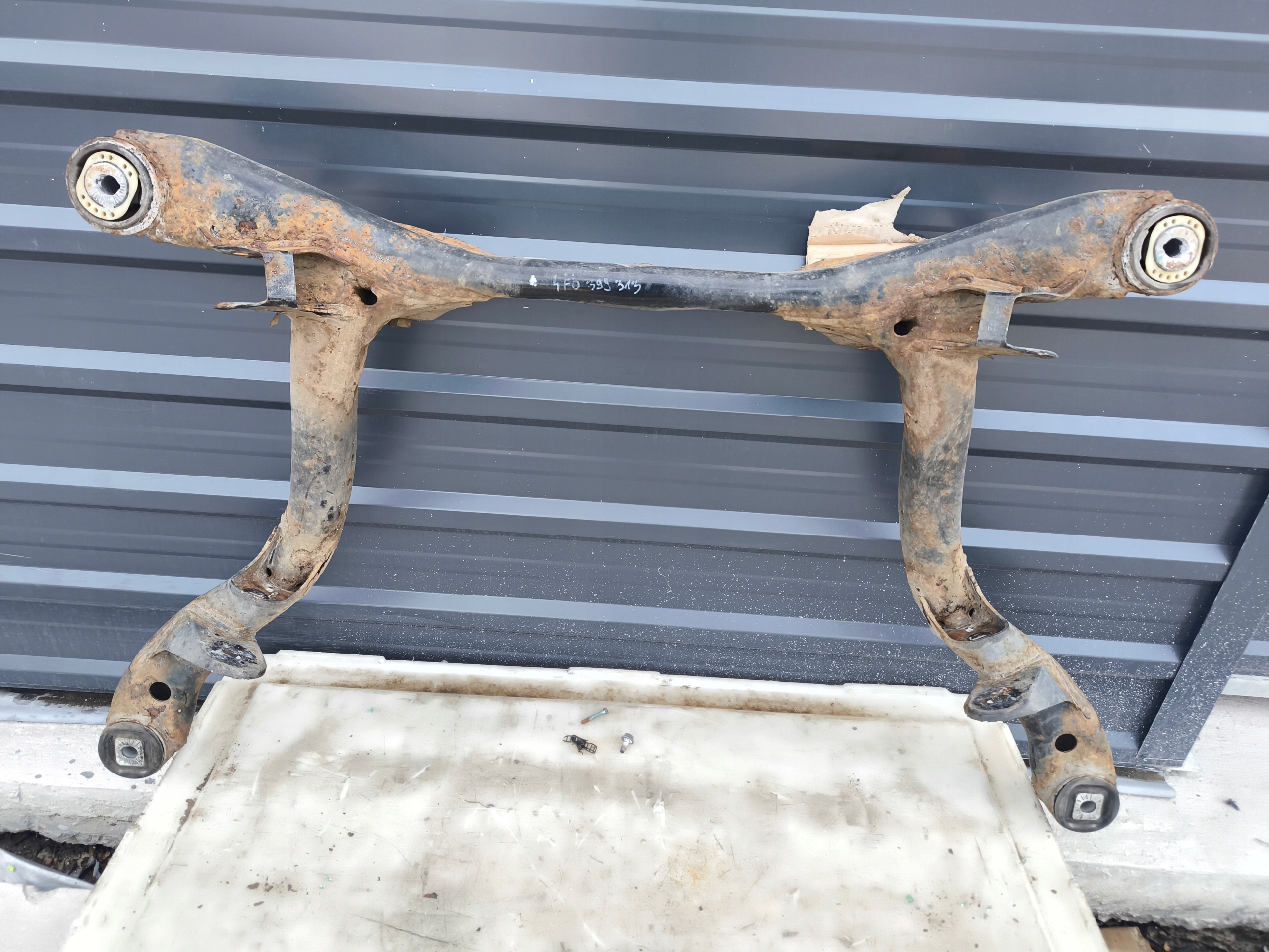 TRAWERS achsträger hinterachsträger AUDI A6 C6 4F0505235 original !!!