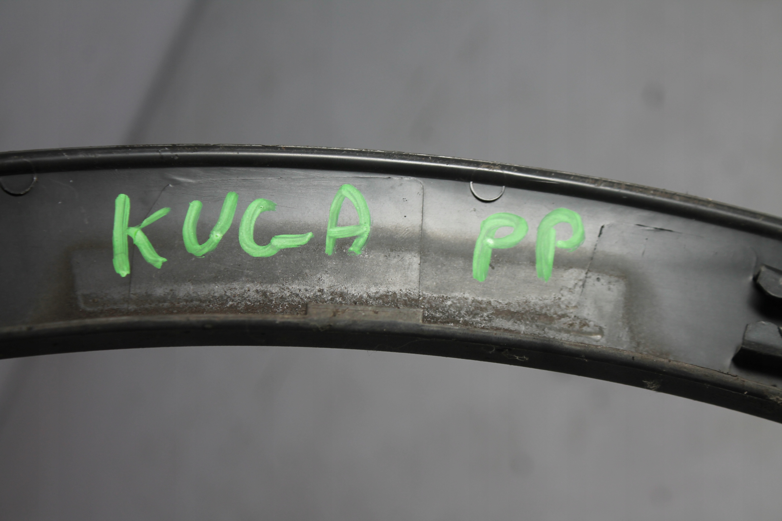 LISTWA BLOTNIKA PRAWY PRZOD FORD KUGA MK1 08 13 Part manufacturer Ford OE