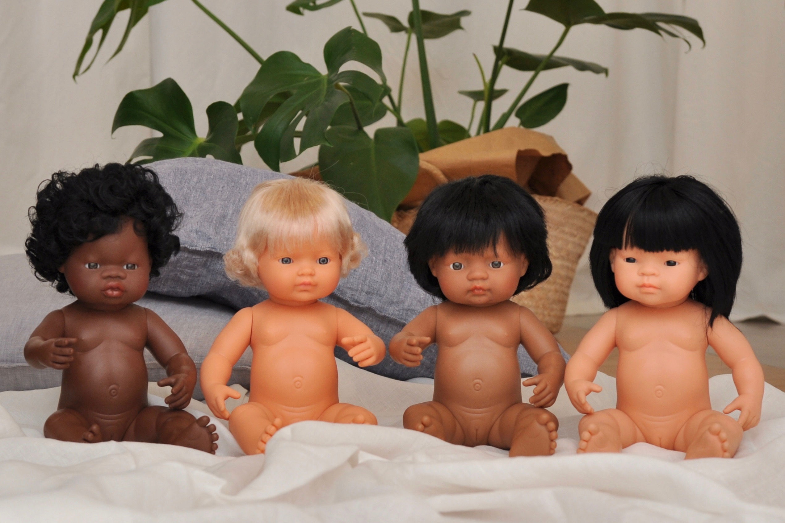 Lalka Miniland dziewczynka Latynoska 38 cm, hipańskie lalki edukacyjne, Wiek dziecka 10 m +