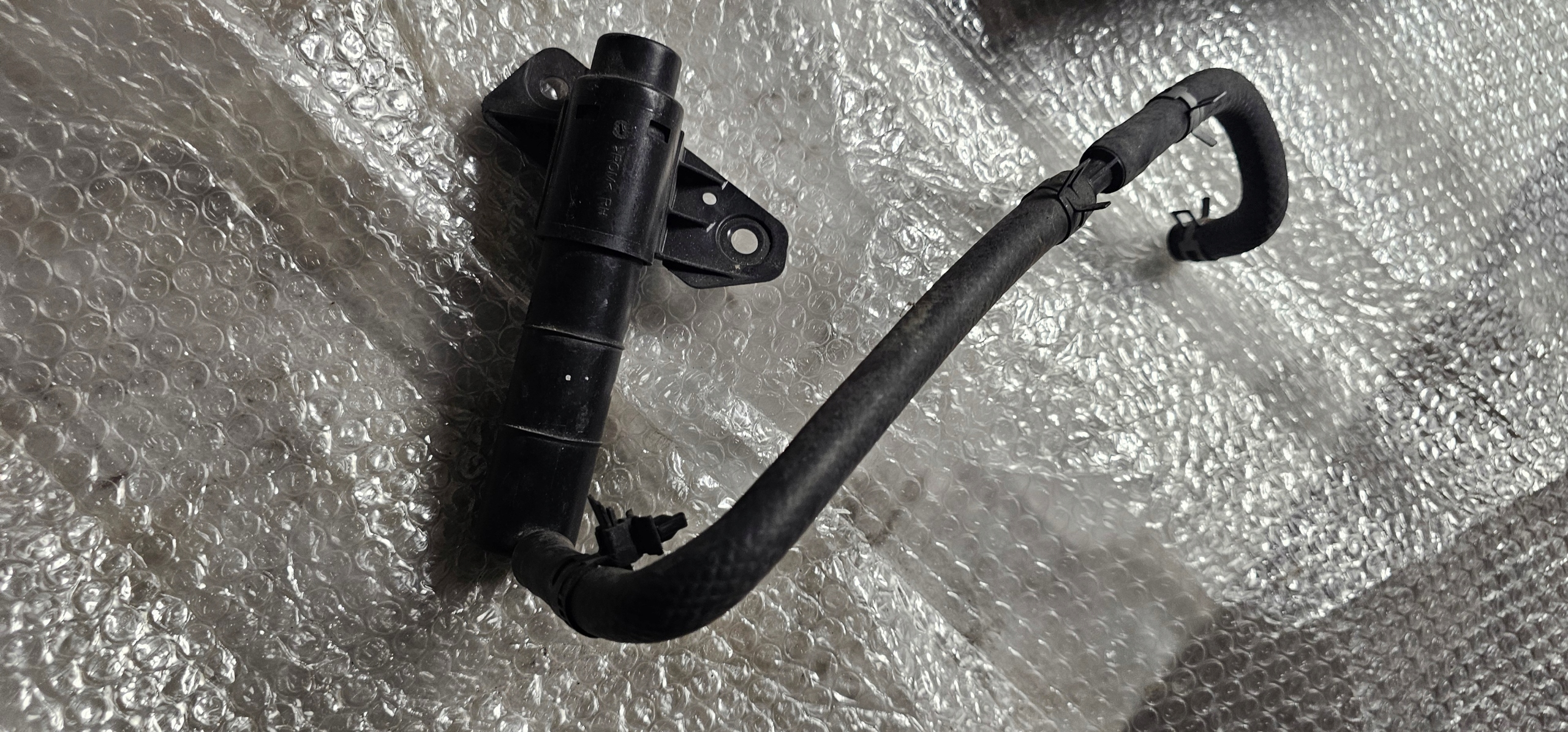 SPRYSKIWACZ PRAWY LAMPY XENON KIA SPORTAGE III 10-