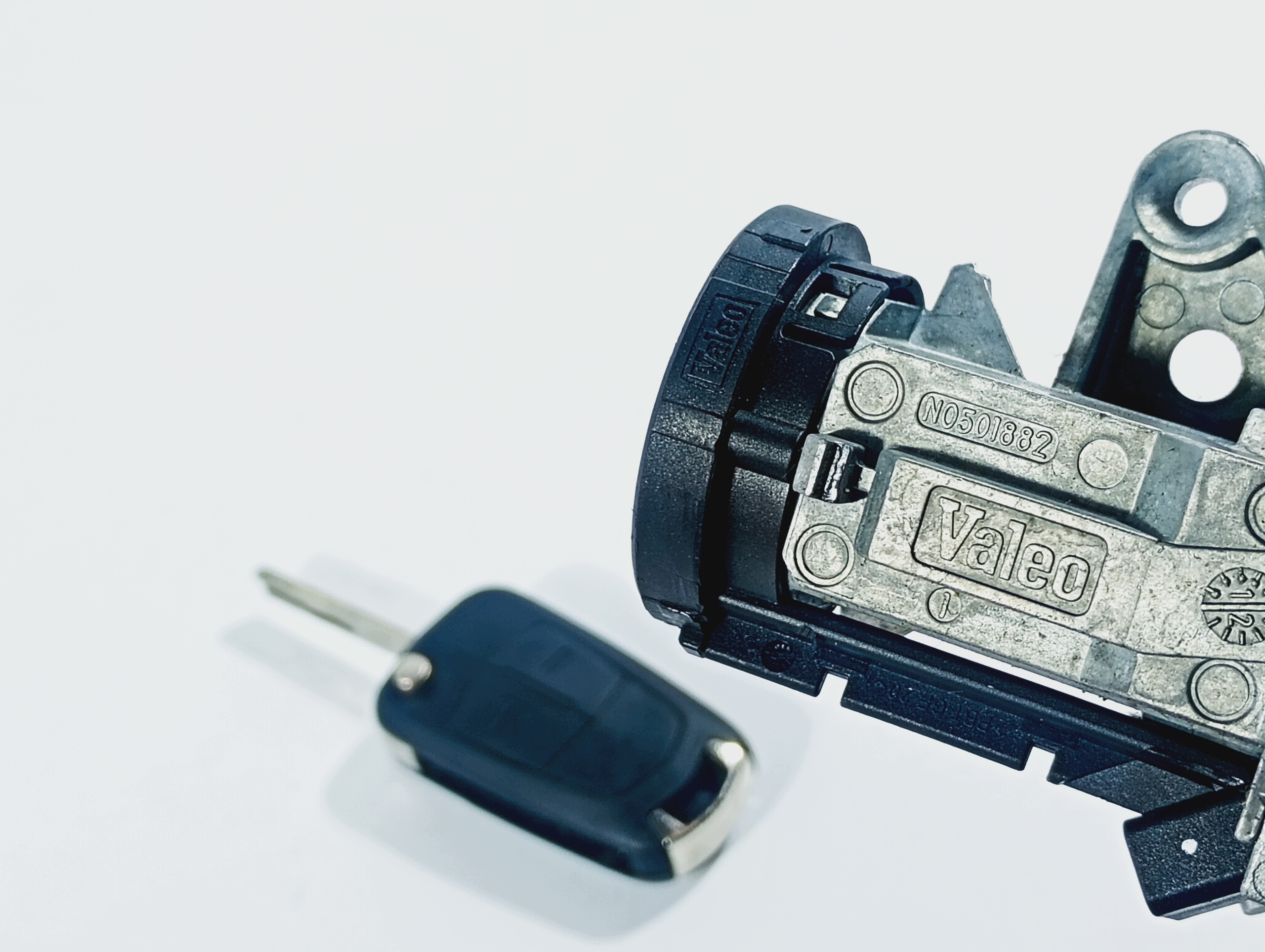 ignition z with key OE N0501882 Opel Astra H 04-10
