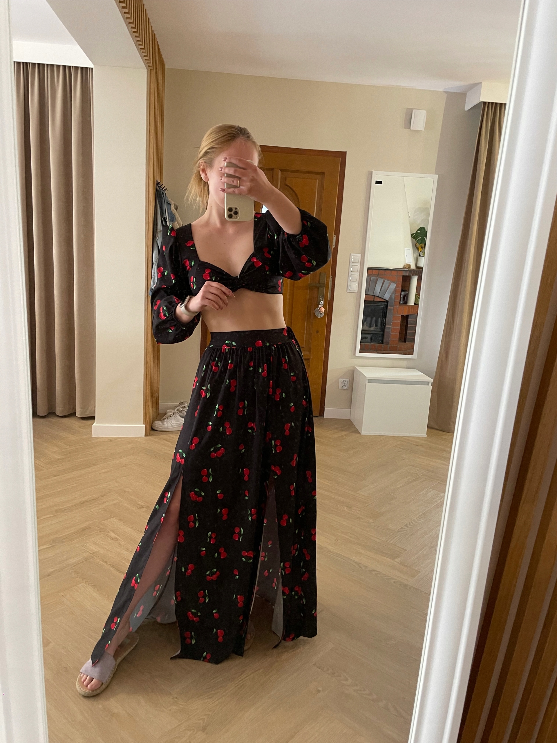 Komplet Top Sukně Ve Vzoru Třešní Julie Černá