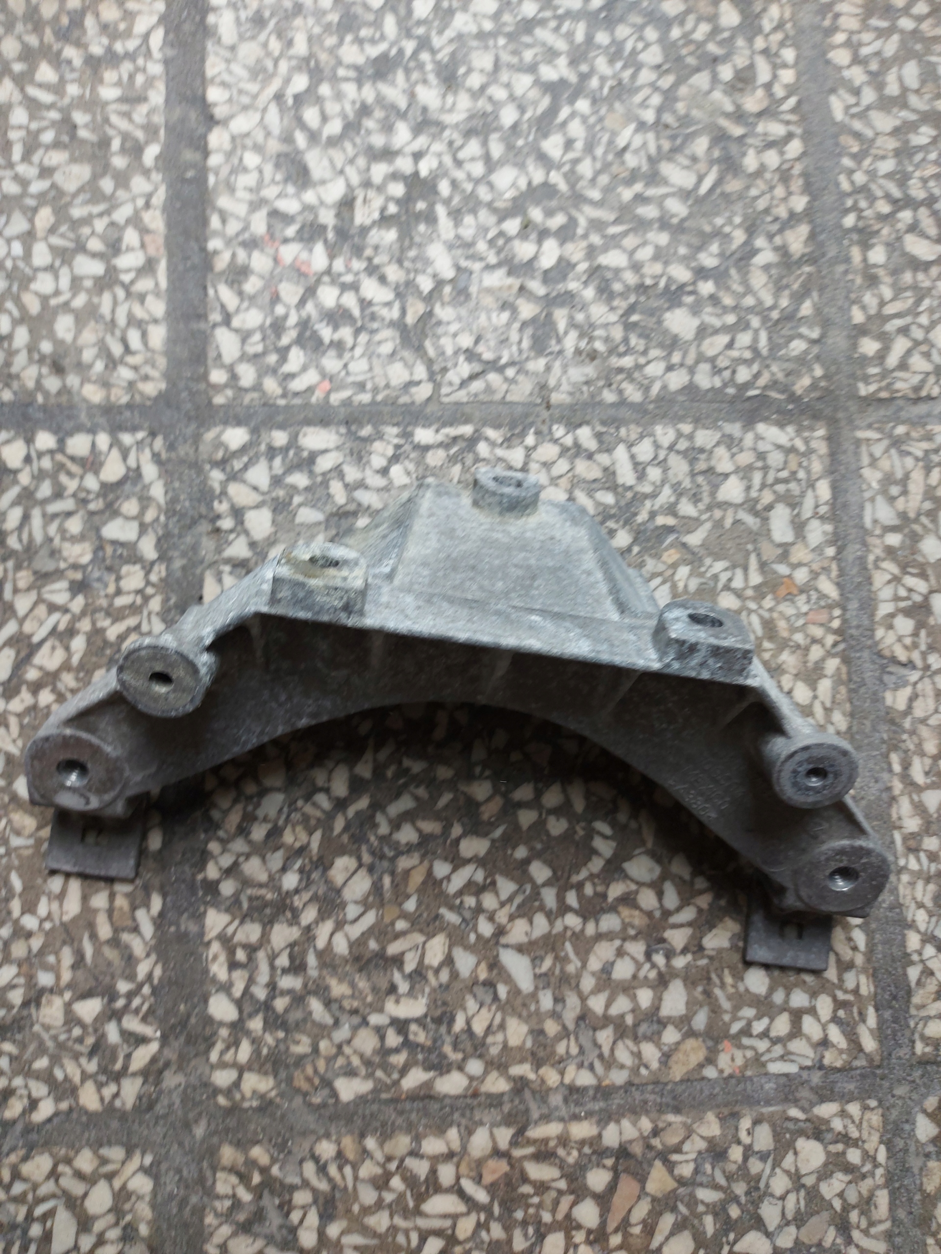 support holder BMW X5 E70 X6 E71 7137238 OE