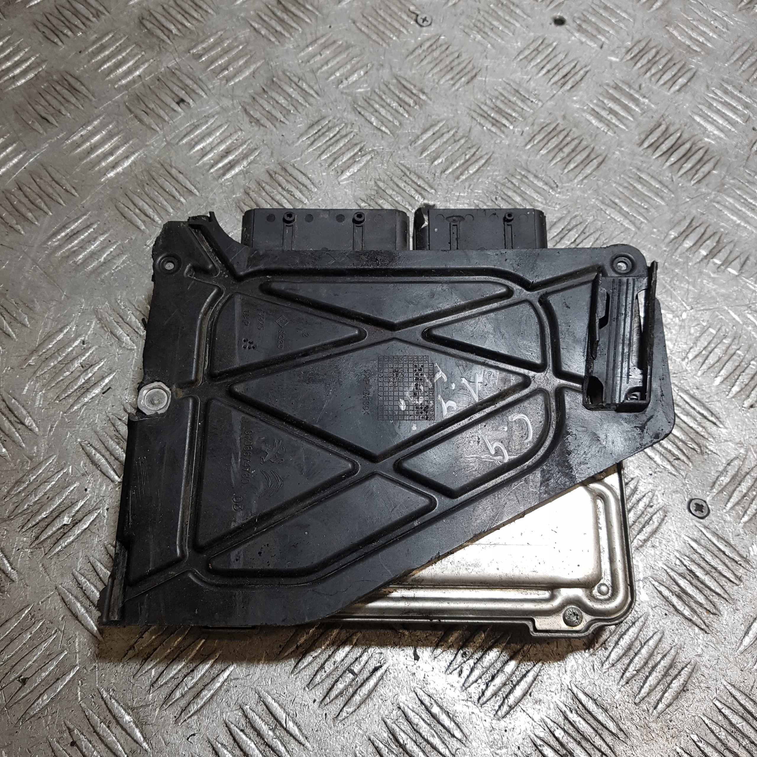 computer of the engine control unit PEUGEOT PARTNER 4 9806460480 0281034189