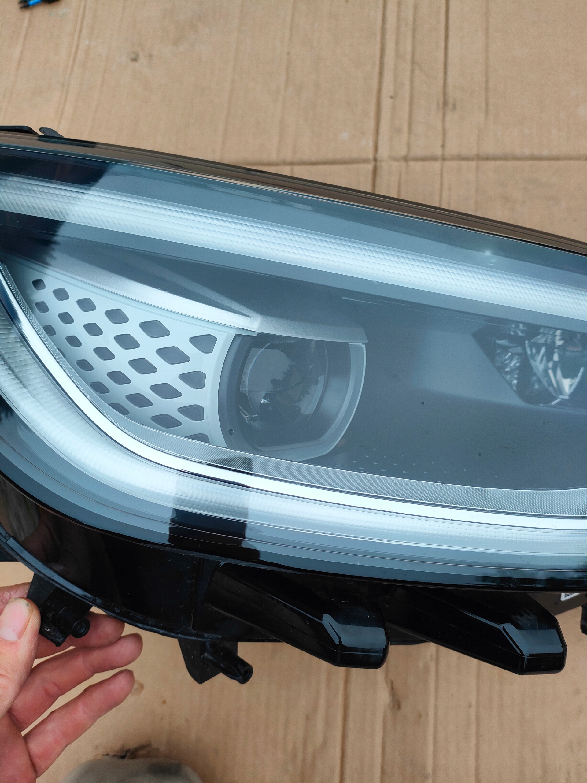light front front VOLKSWAGEN ID4 11B941036D