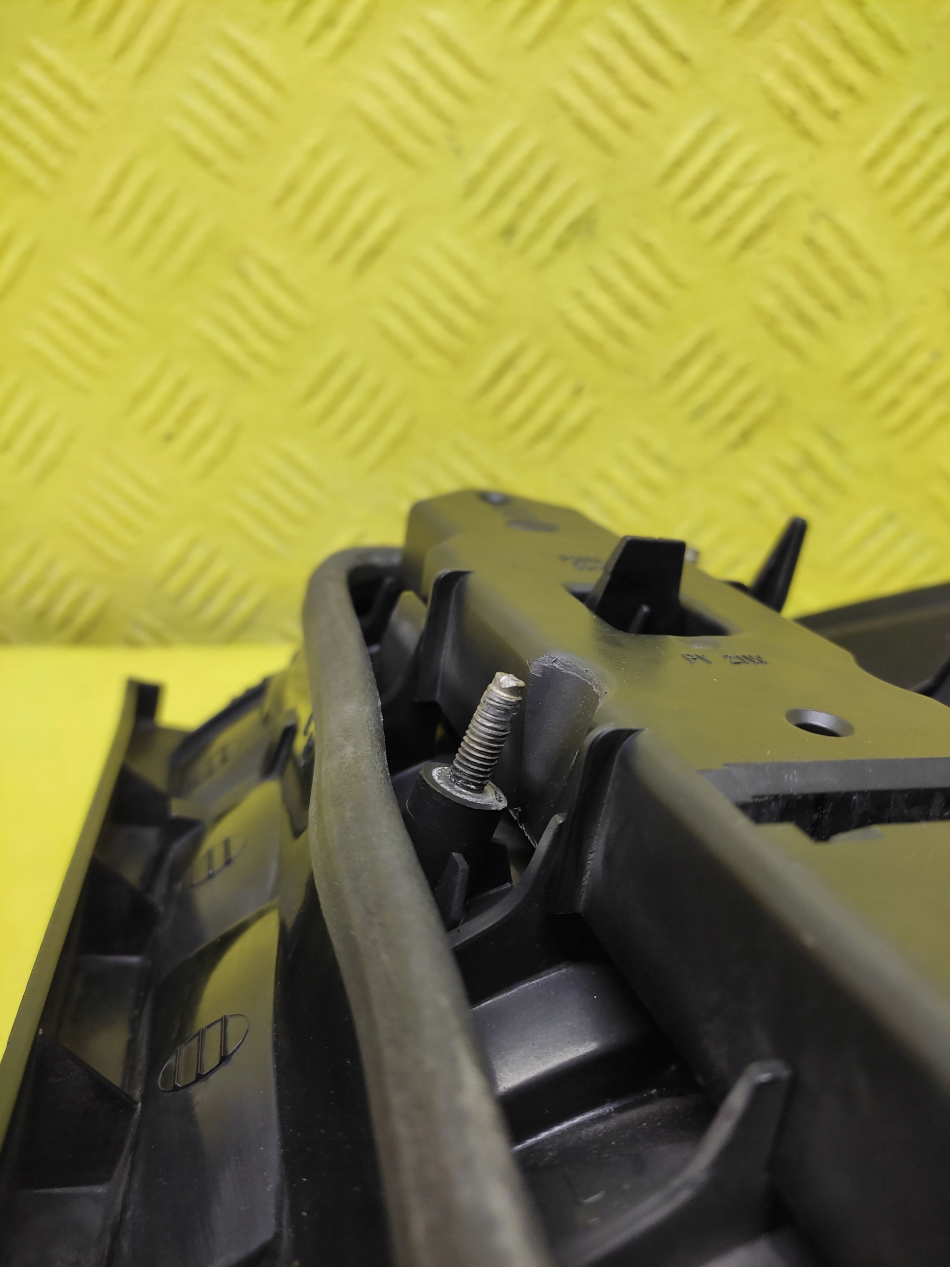 MERCEDES C-KLASA light left rear part