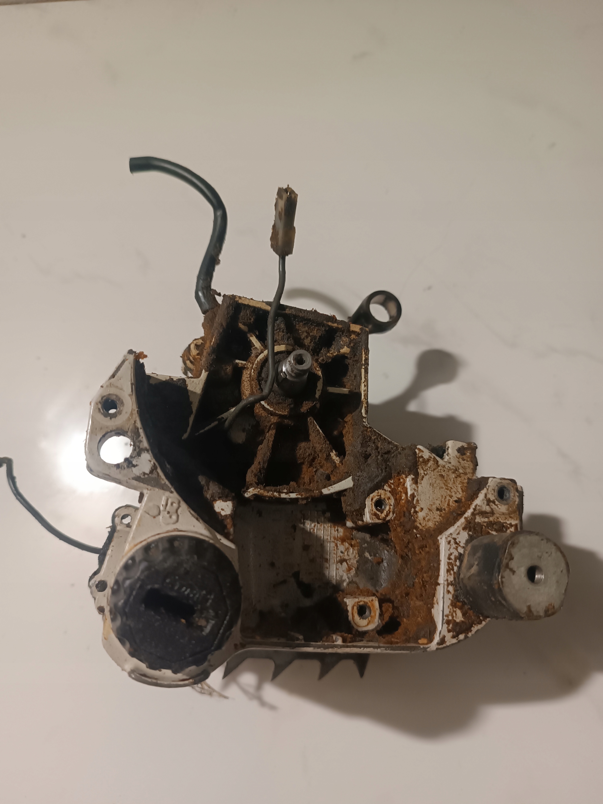 Stihl MS 200t картер коленчатый вал каплет