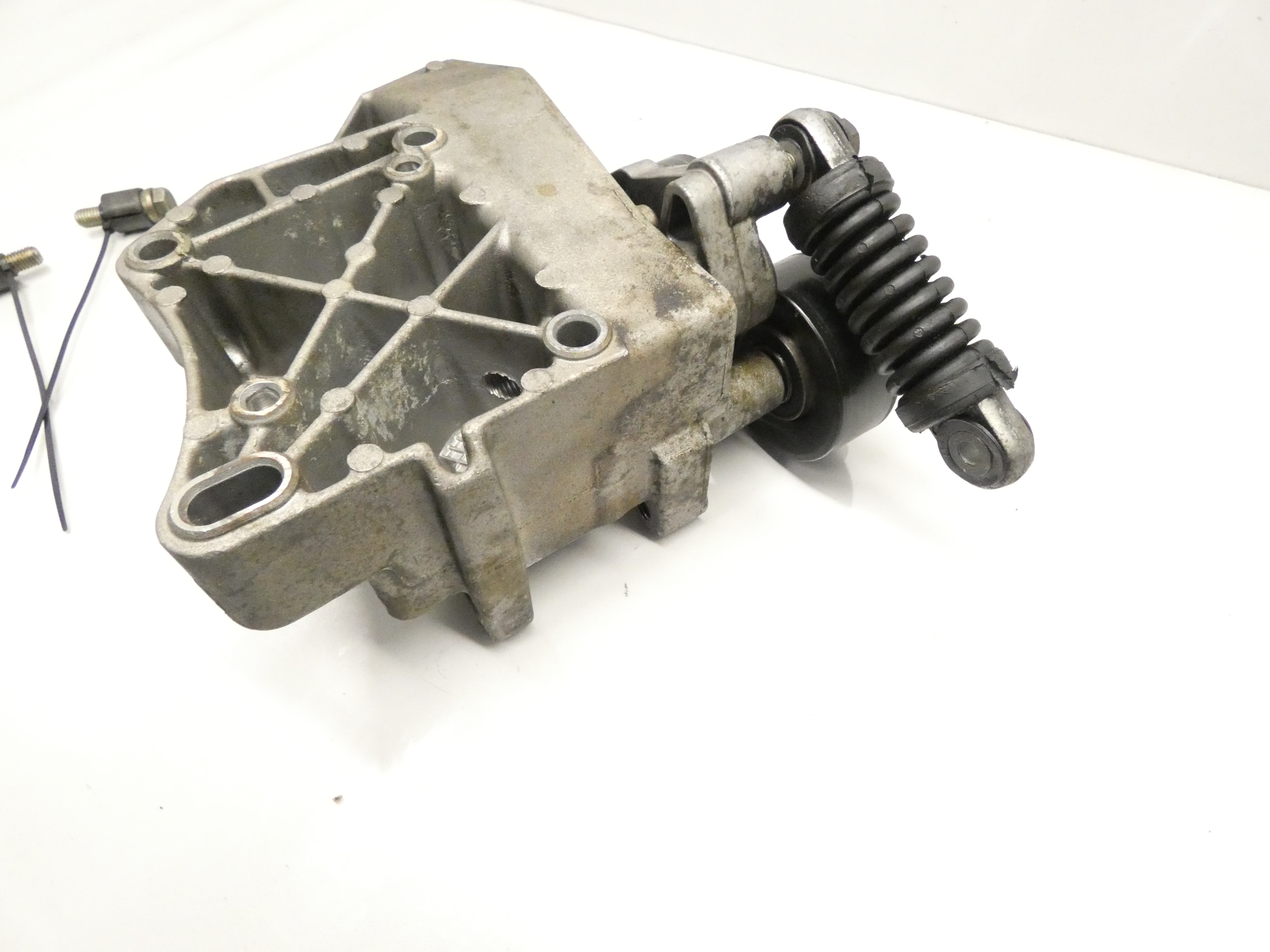 engine mount PEUGEOT 206 1.6 NFU 98-09 TULEJKI 2X
