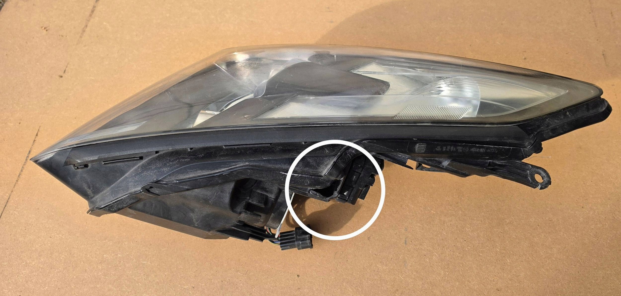 Nissan GT-R 10063954 Reflektor light front right xenon