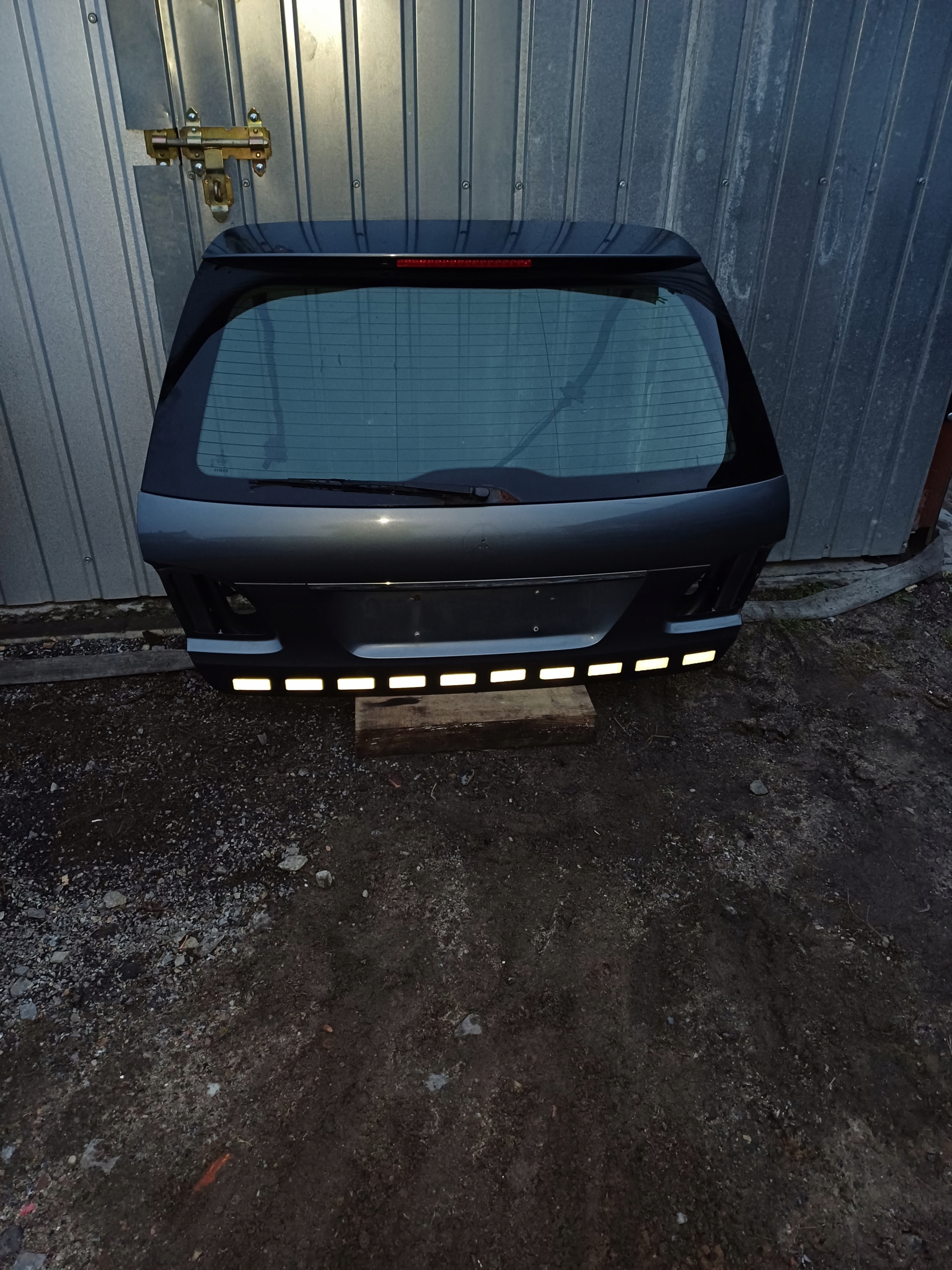 MERCEDES W211 trunk door boot rear part KOMBI 368 window