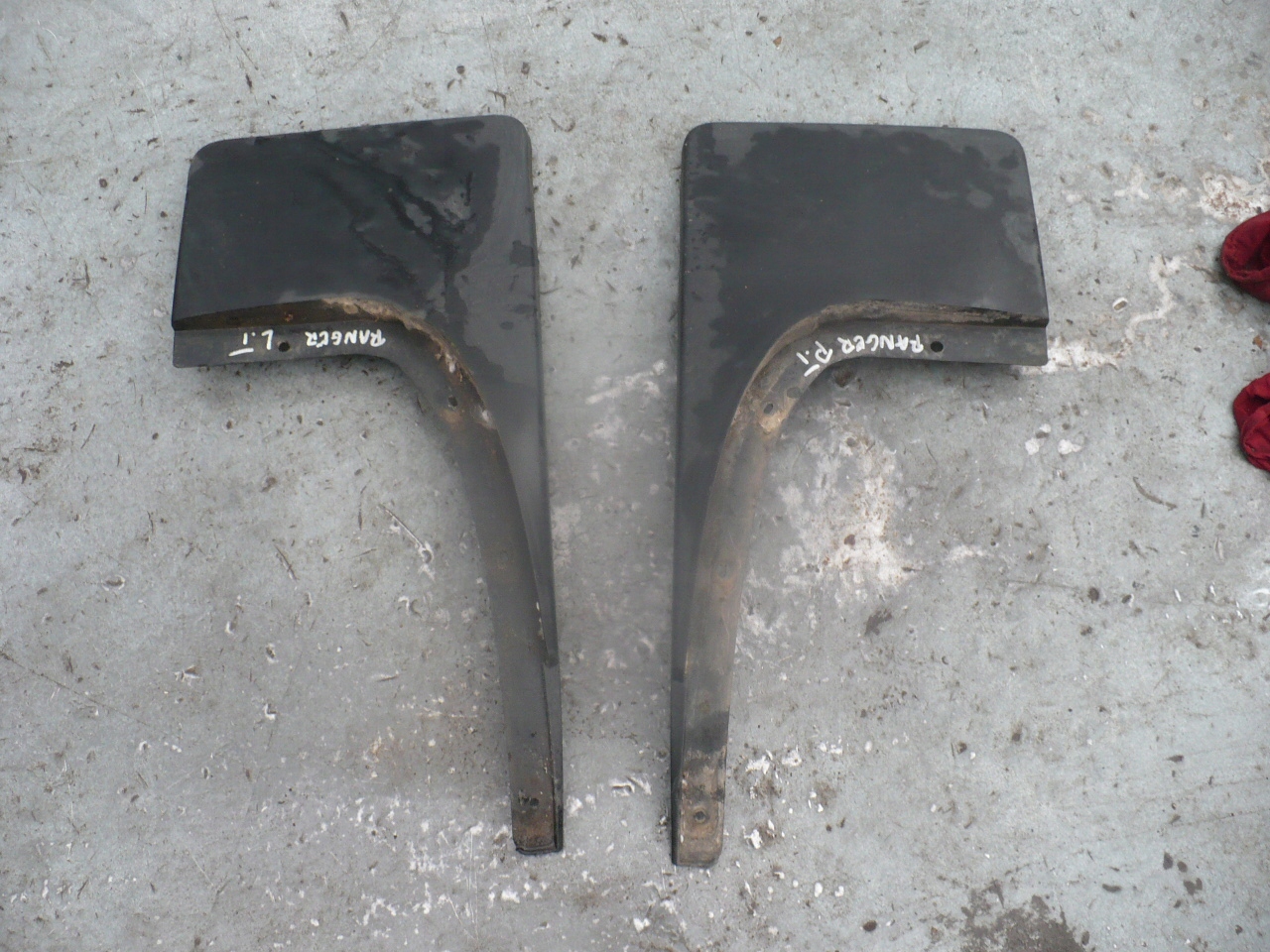 FORD RANGER III Бризговики Бризковики задній комплект 13R