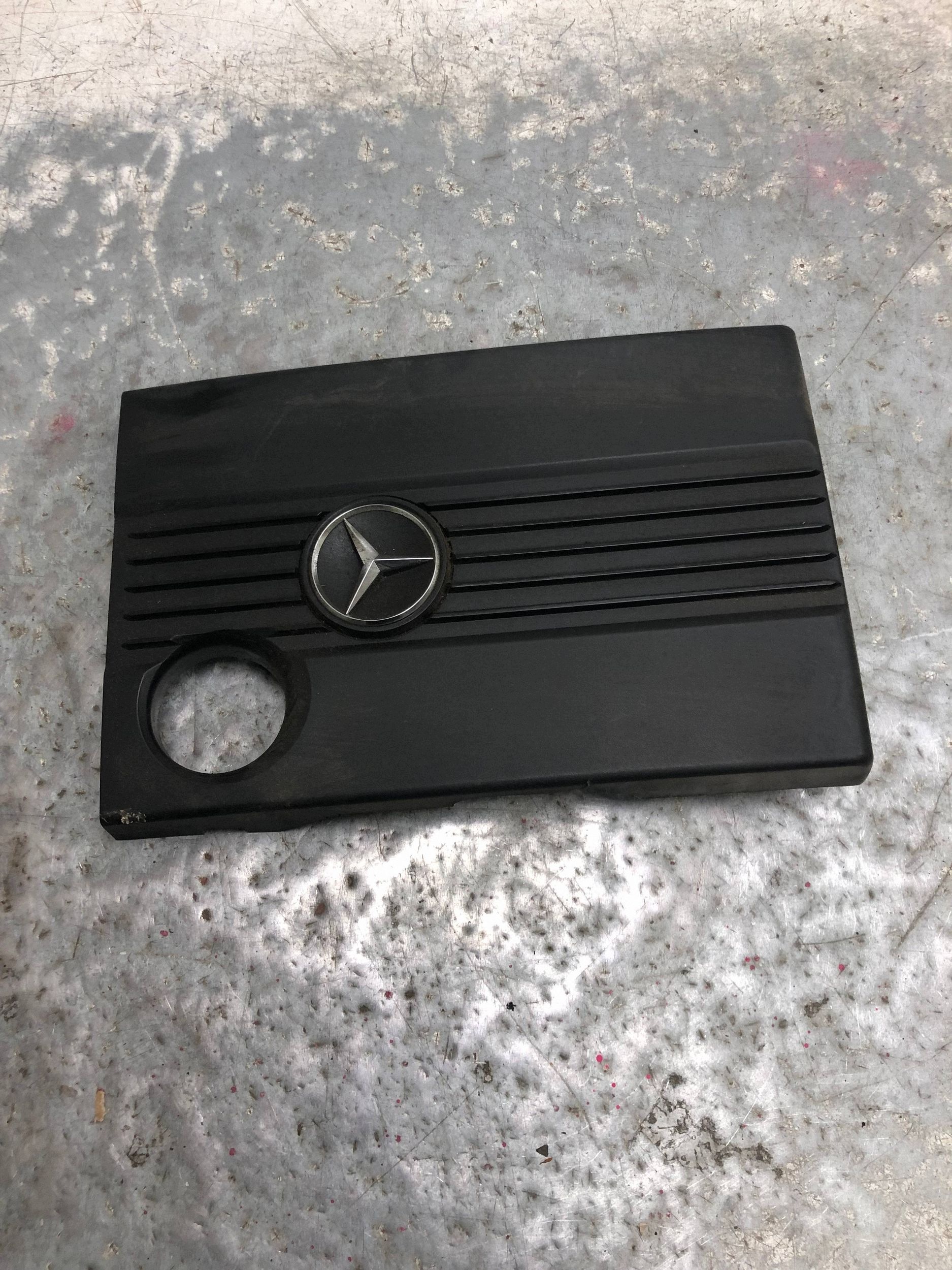 abdeckung motorabdeckung MERCEDES W204 sedan A2710100867