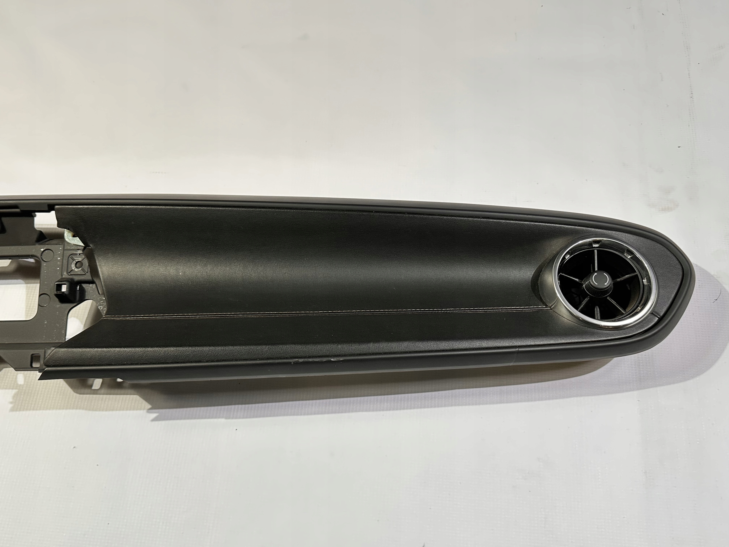 frame of the dashboard consoles dashboard panel Chevrolet Camaro 2016+