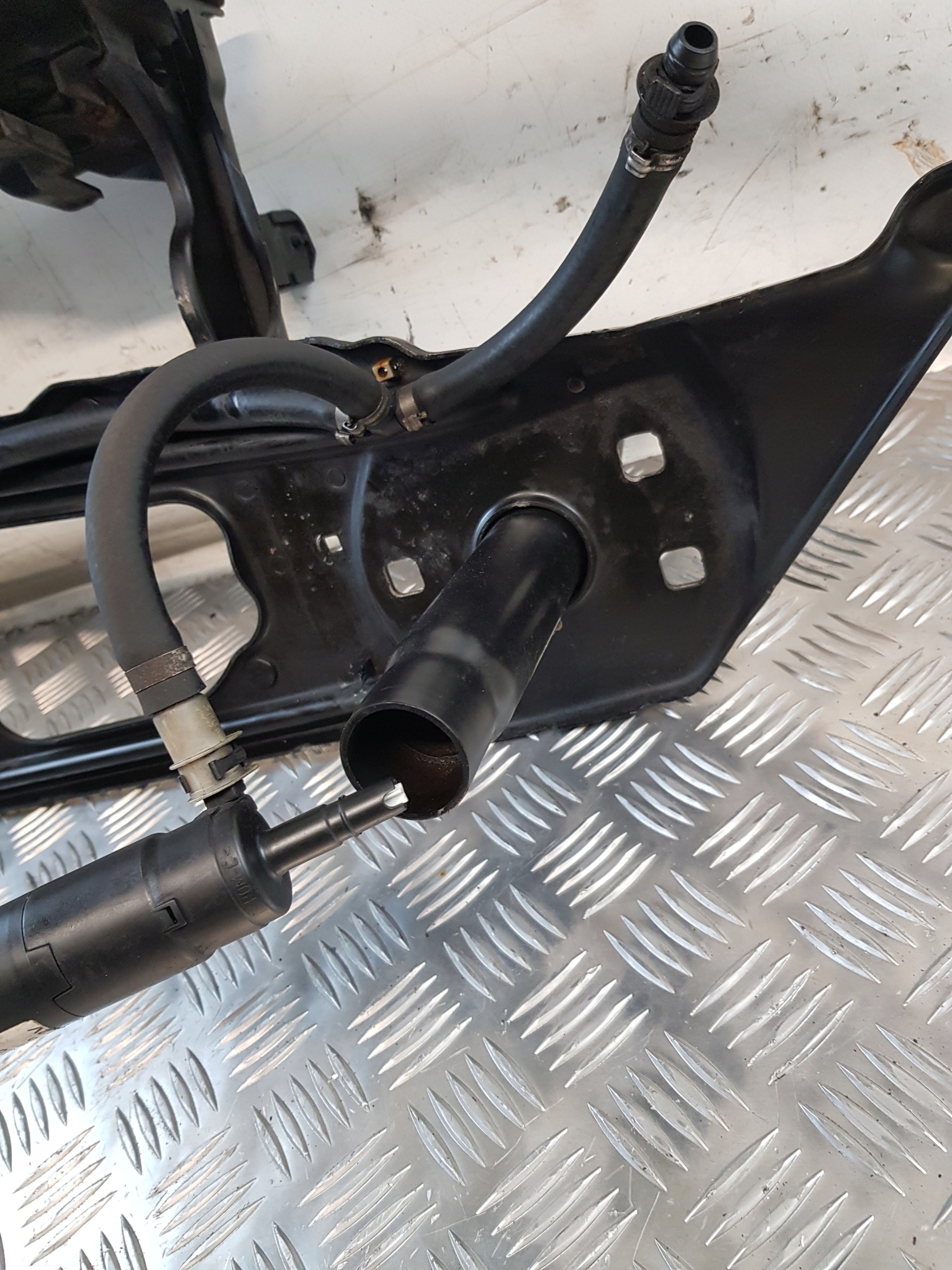 support panel for radiators pillar iron BMW E46 2.0D 01R + pump washers