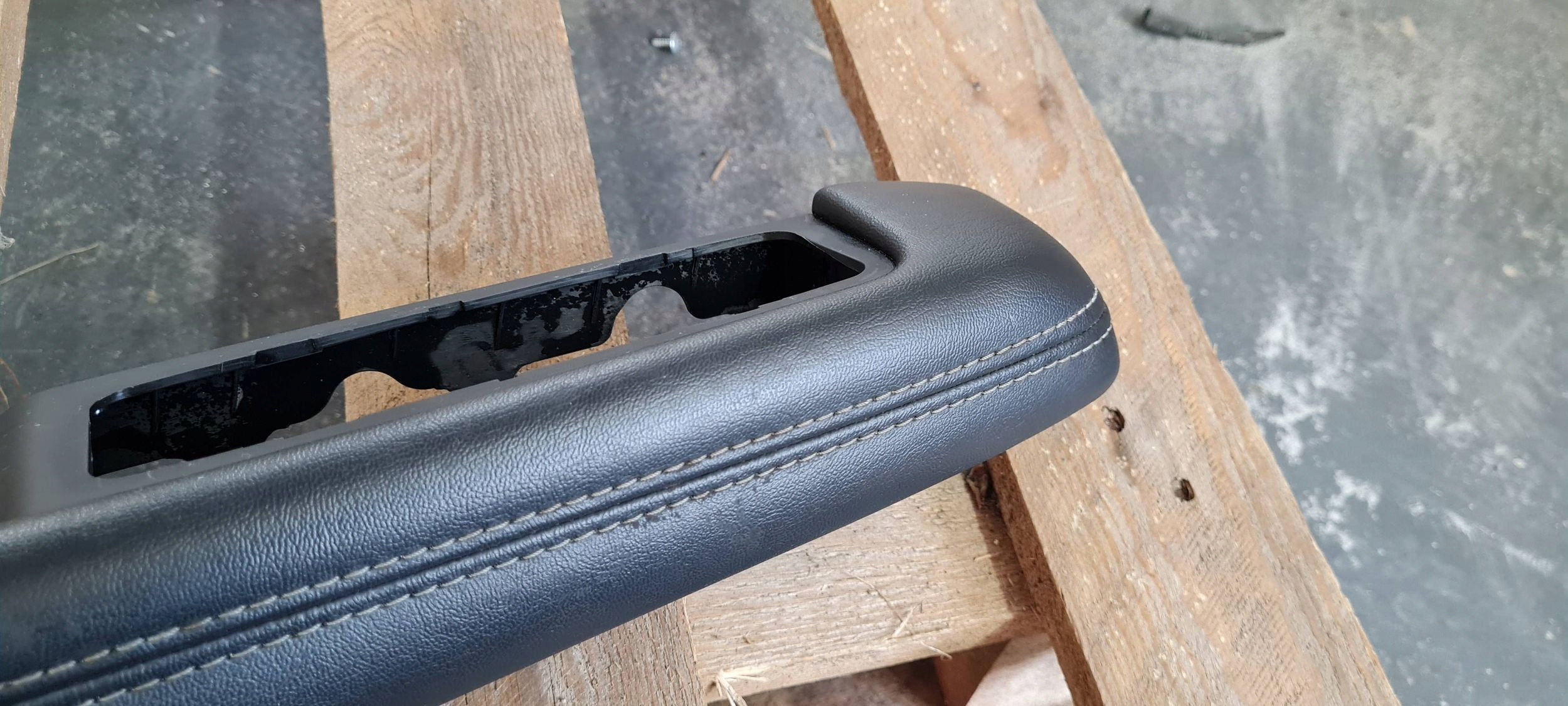 Chrysler Pacifica 2022 armrest side left front leather upholstery