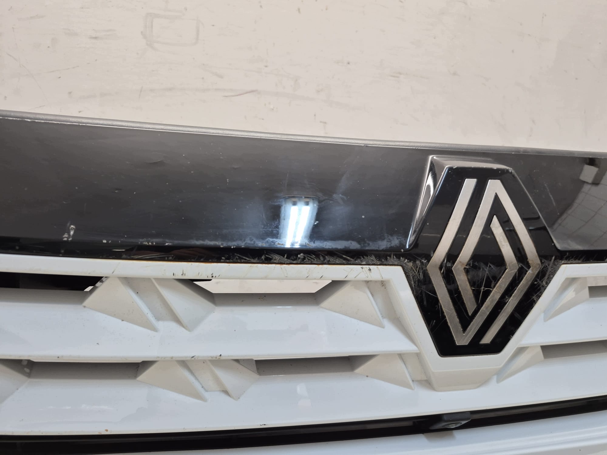 RENAULT BOREAL 25- bumper front front PDC RADAR complete