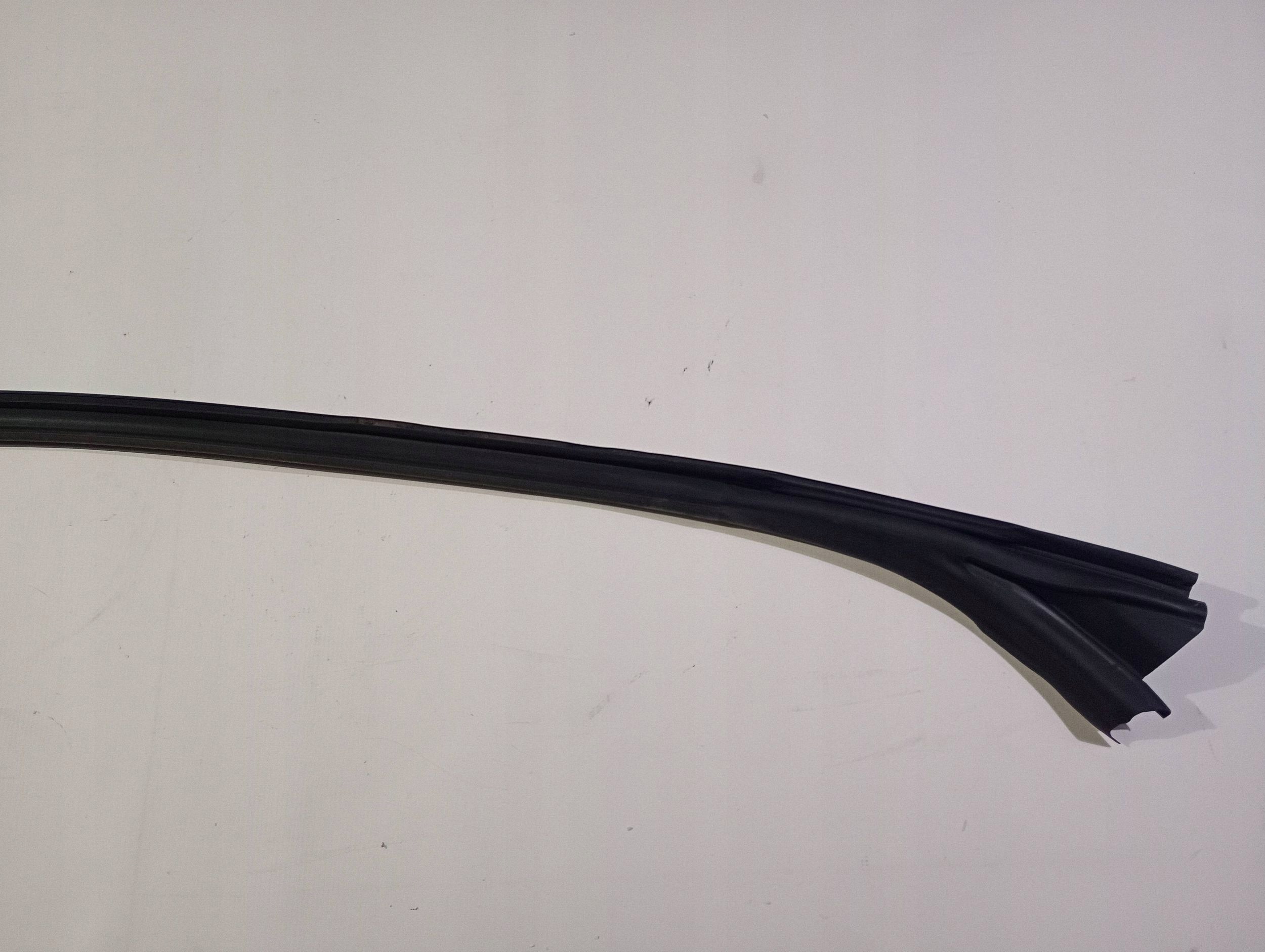 gasket upper windows front front right Maserati GranTurismo 2008