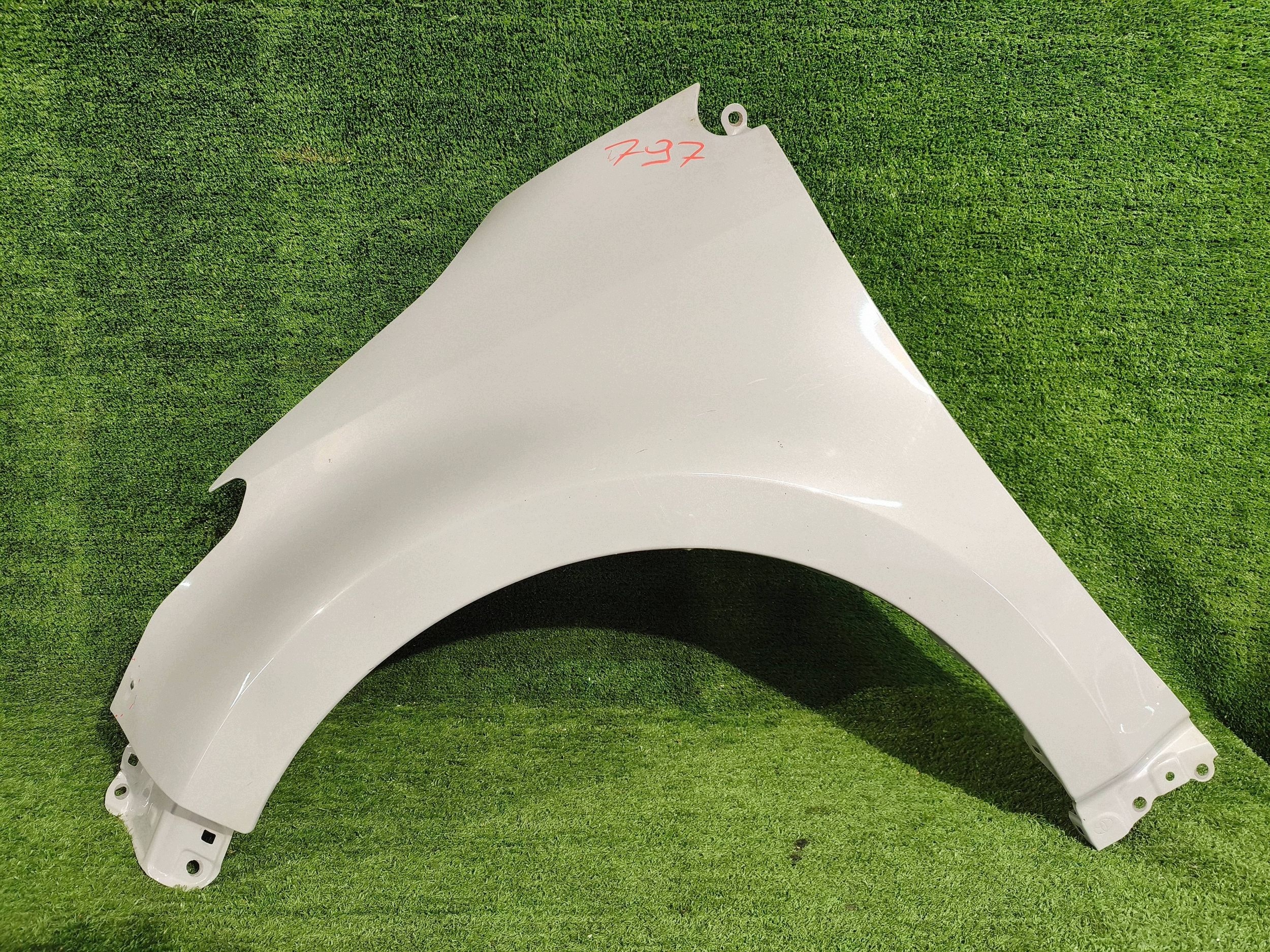 fender front left TOYOTA YARIS IV 20- NR.797