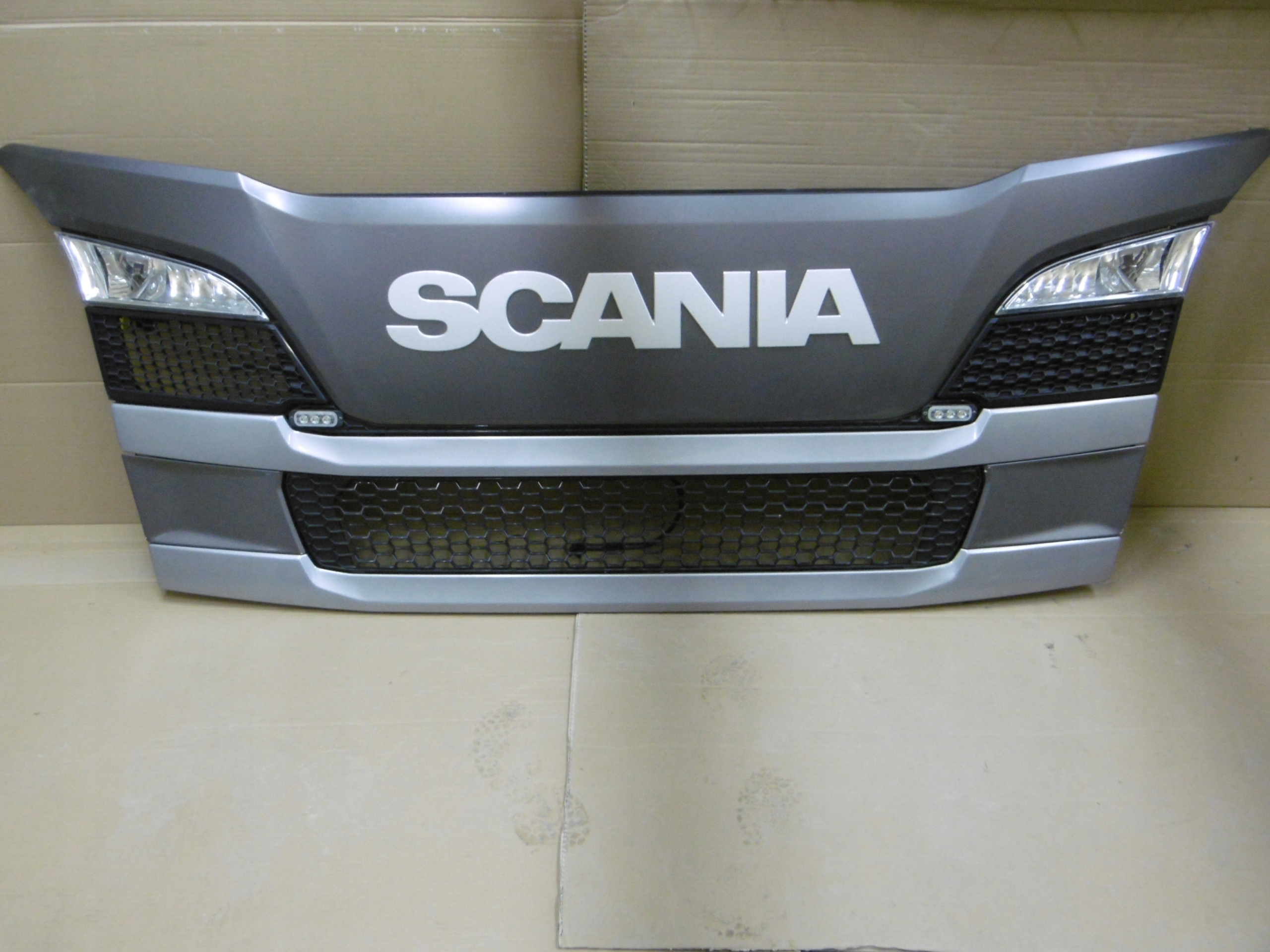 MASKA ATRAPA SCANIA R