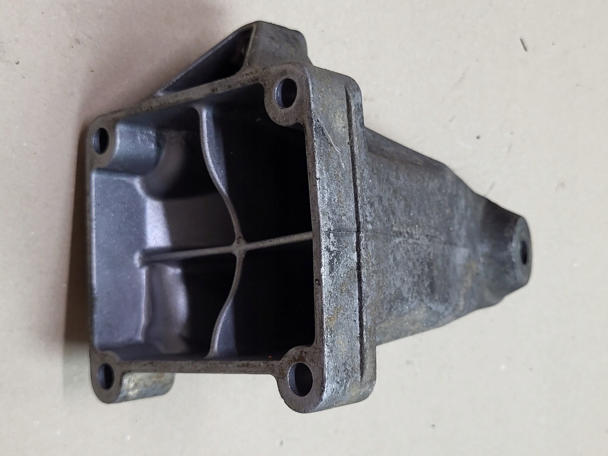 holder engine mount MERCEDES C W203 1.8 compressor; M271 OE EUROPA