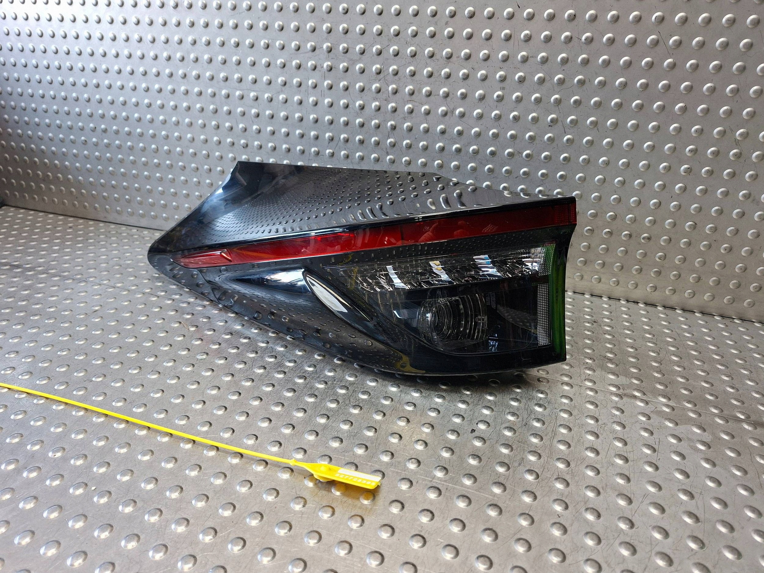 light rear part left TOYOTA YARIS CROSS 21- EU 81560-0DE20
