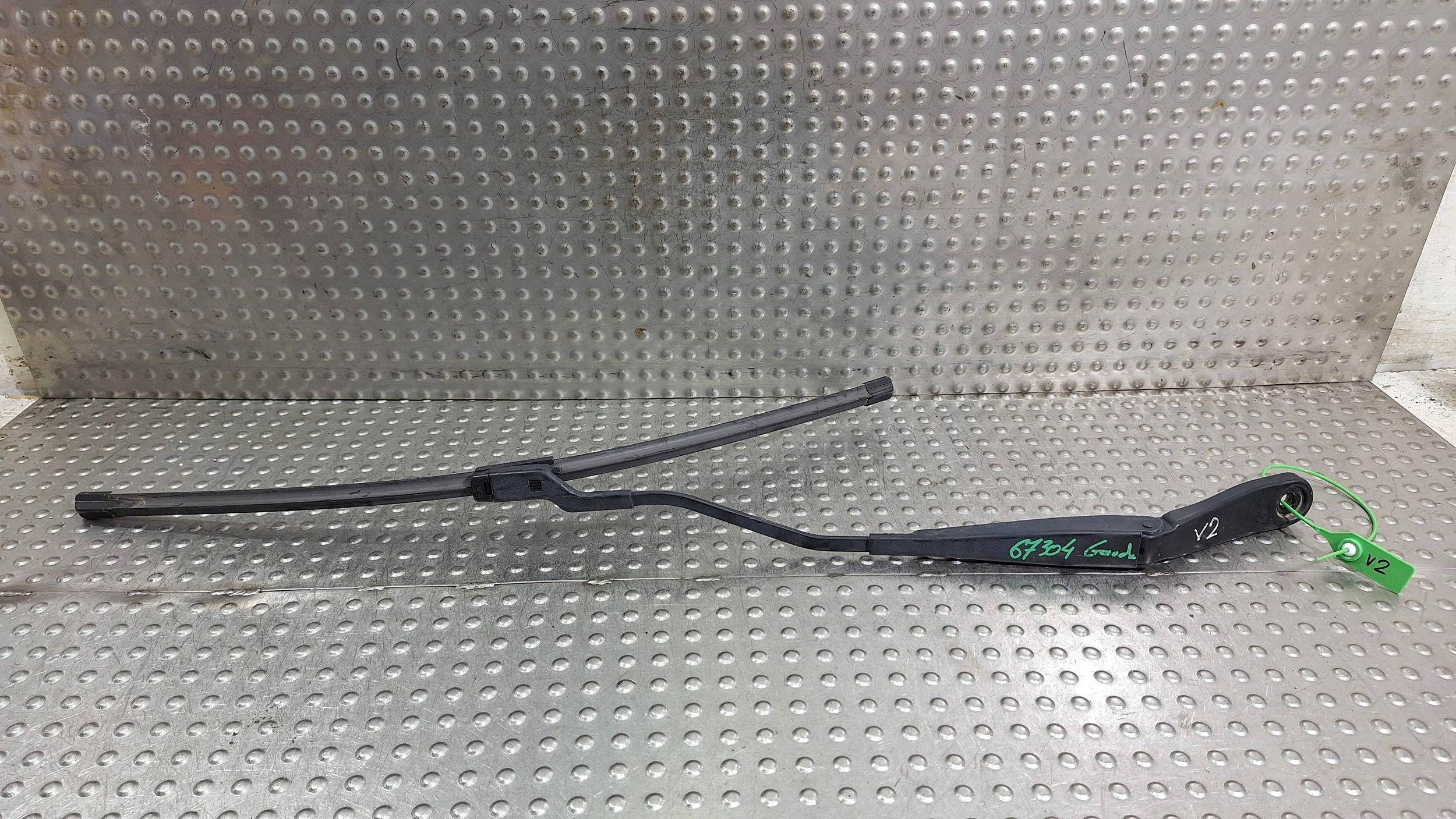 wiper arm left front 31276059 VOLVO V40 II
