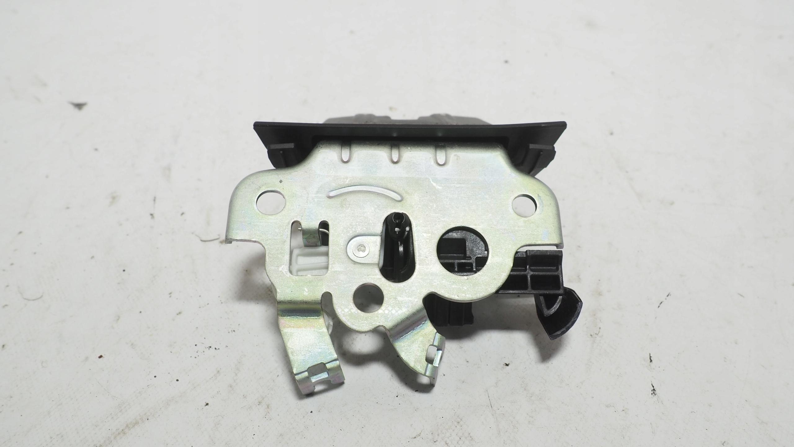 Audi Q5 8R lock rygiel bonnet boot 8R0827505A