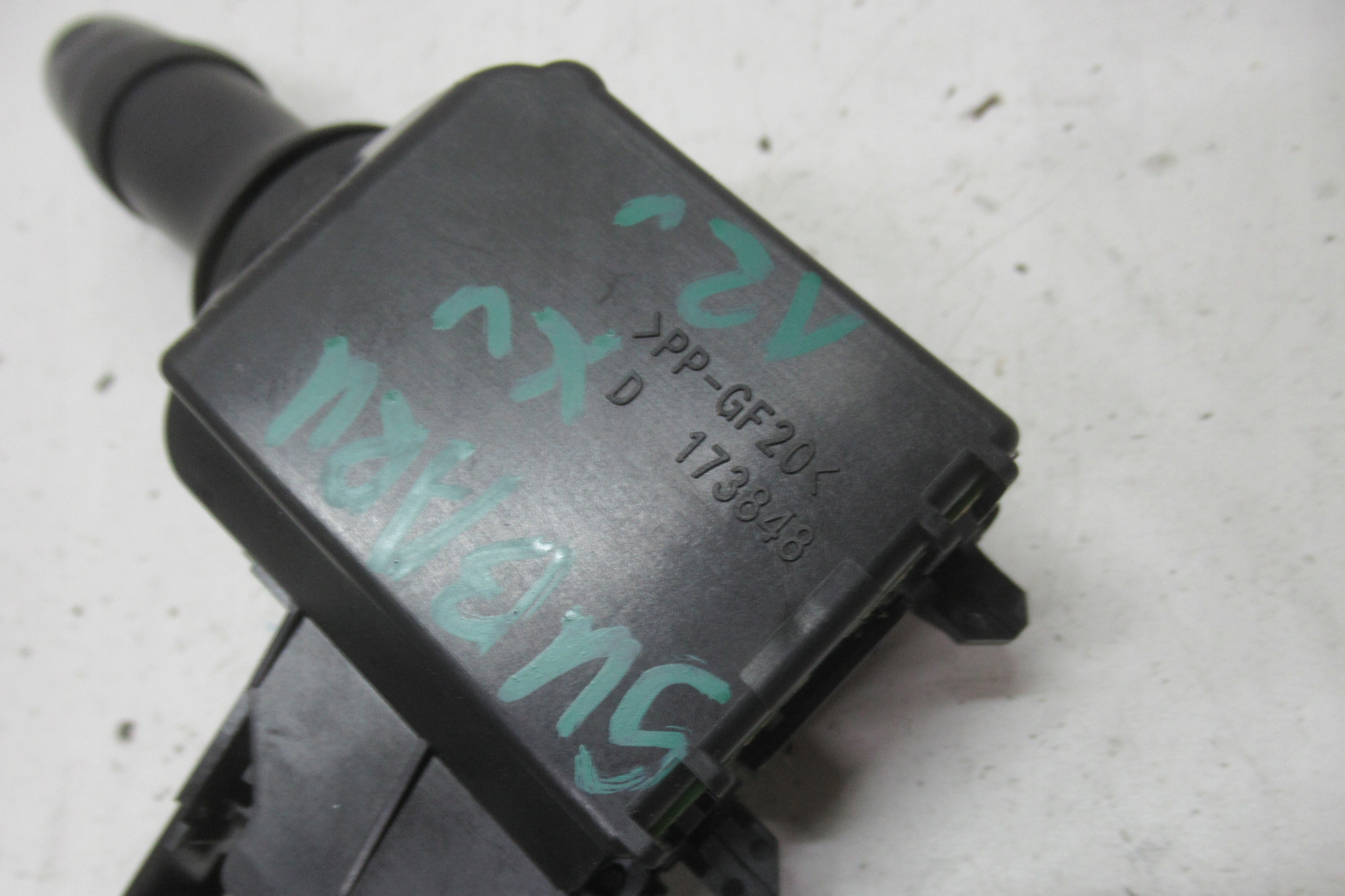 SUBARU XV 12R MANETKA Wischer