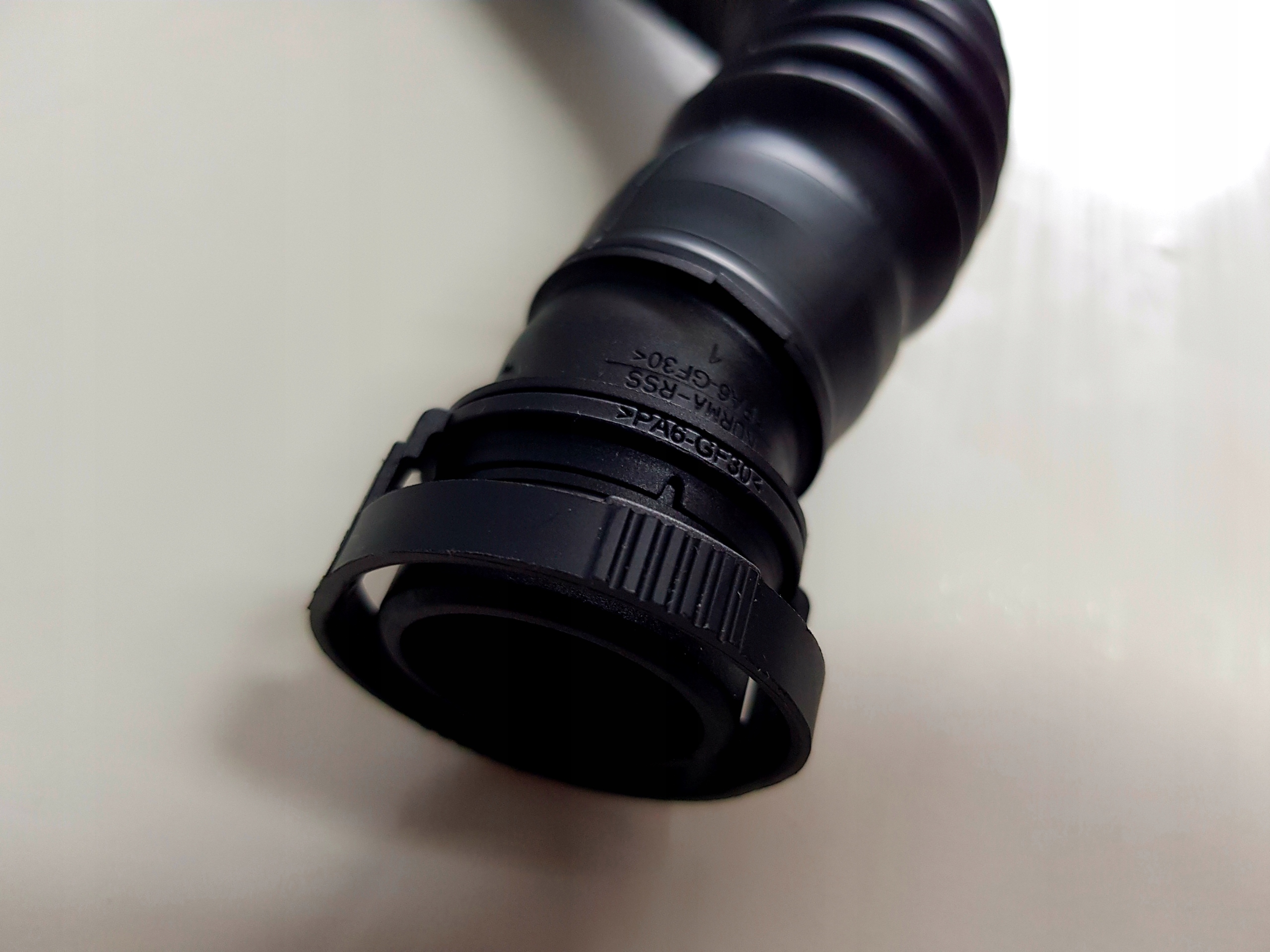 4711303257 - ВСАСЫВАЮЩИЙ ШЛАНГ КОМПРЕССОРА ACTROS MP4