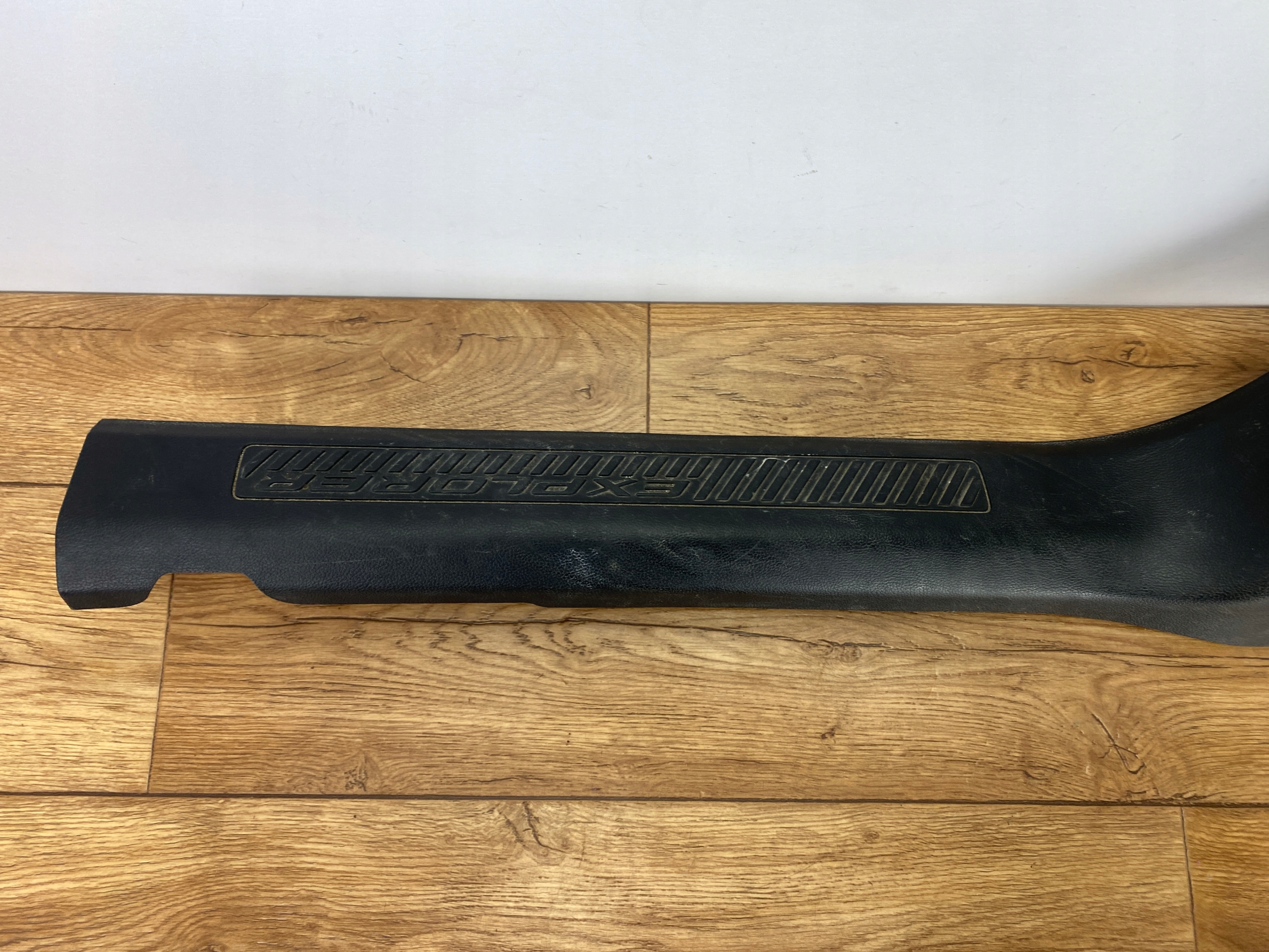 moulding threshold inner cover of the threshold left Ford Explorer MK6 2020+ USA