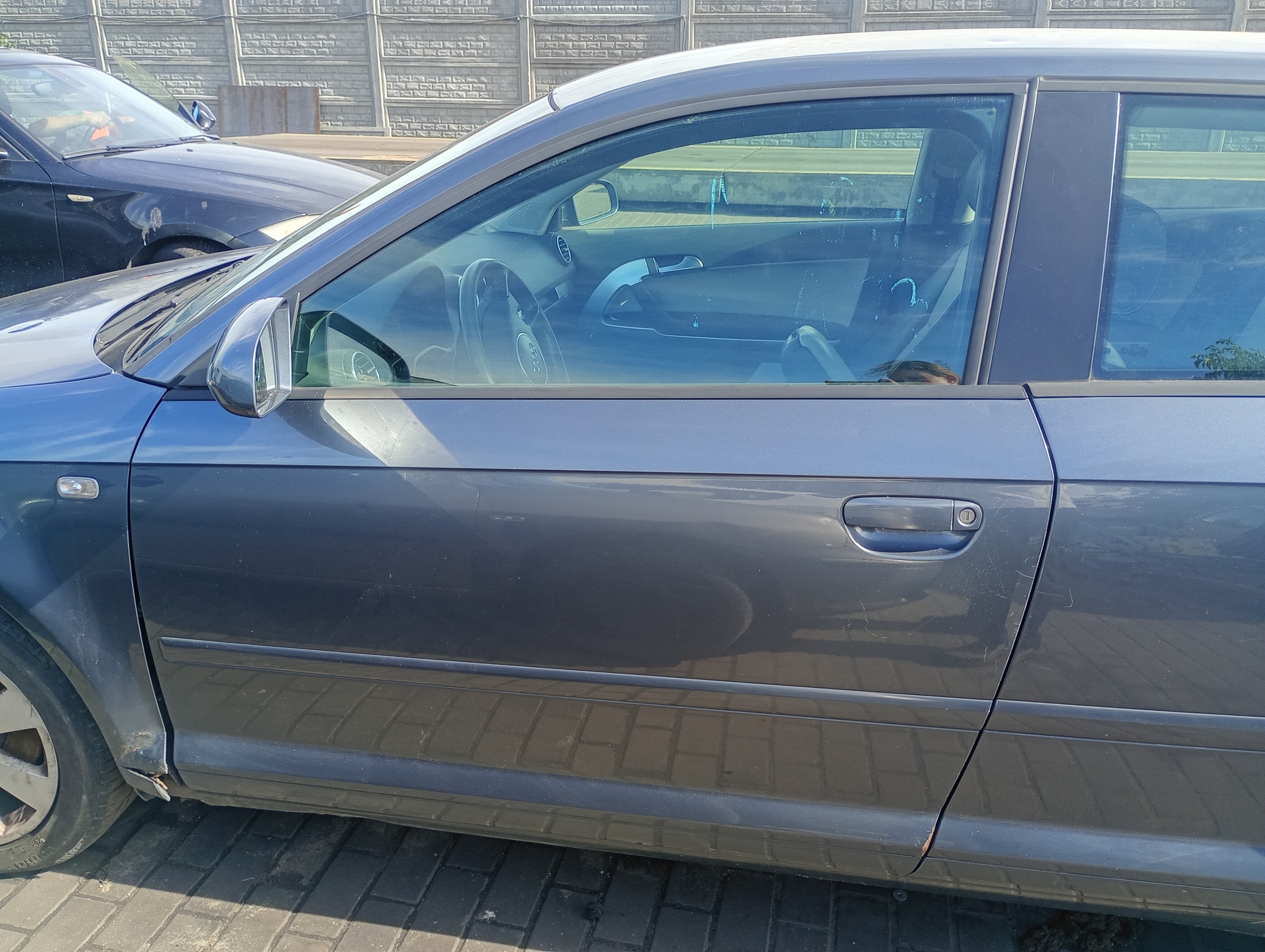 door left front front Audi A3 8P 03-12 kod lakieru LX7Z