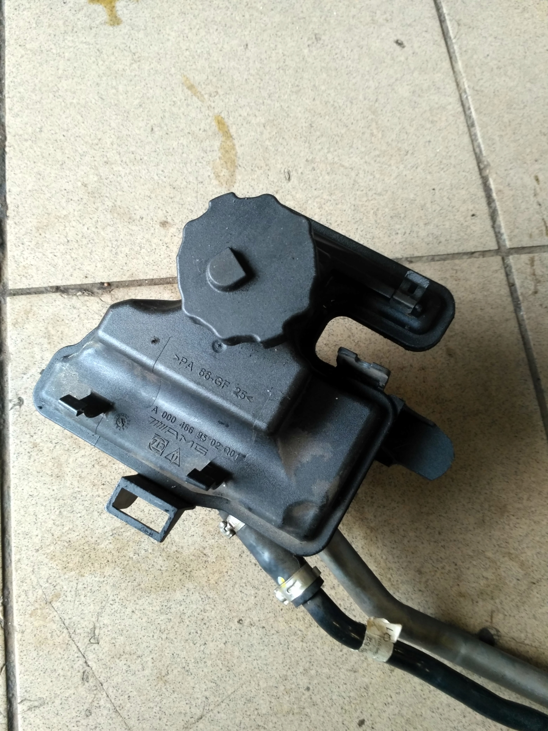 A0004669502 - БАЧОК ГІДРОПІДСИЛЮВАЧА MERCEDES 6,3 AMG 0004669502