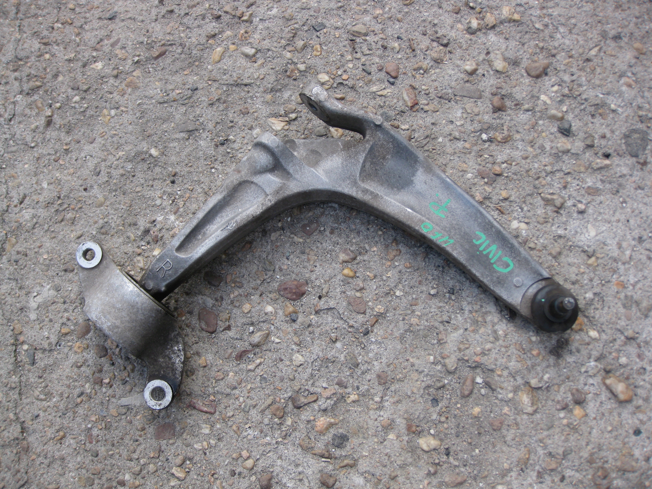 HONDA CIVIC VIII UFO 07R arm right front