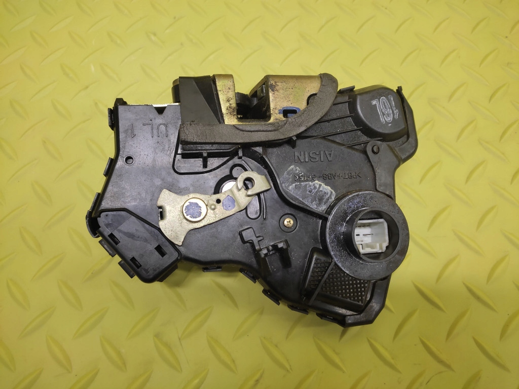 TOYOTA AVENSIS T25 KOMBI lock door left front