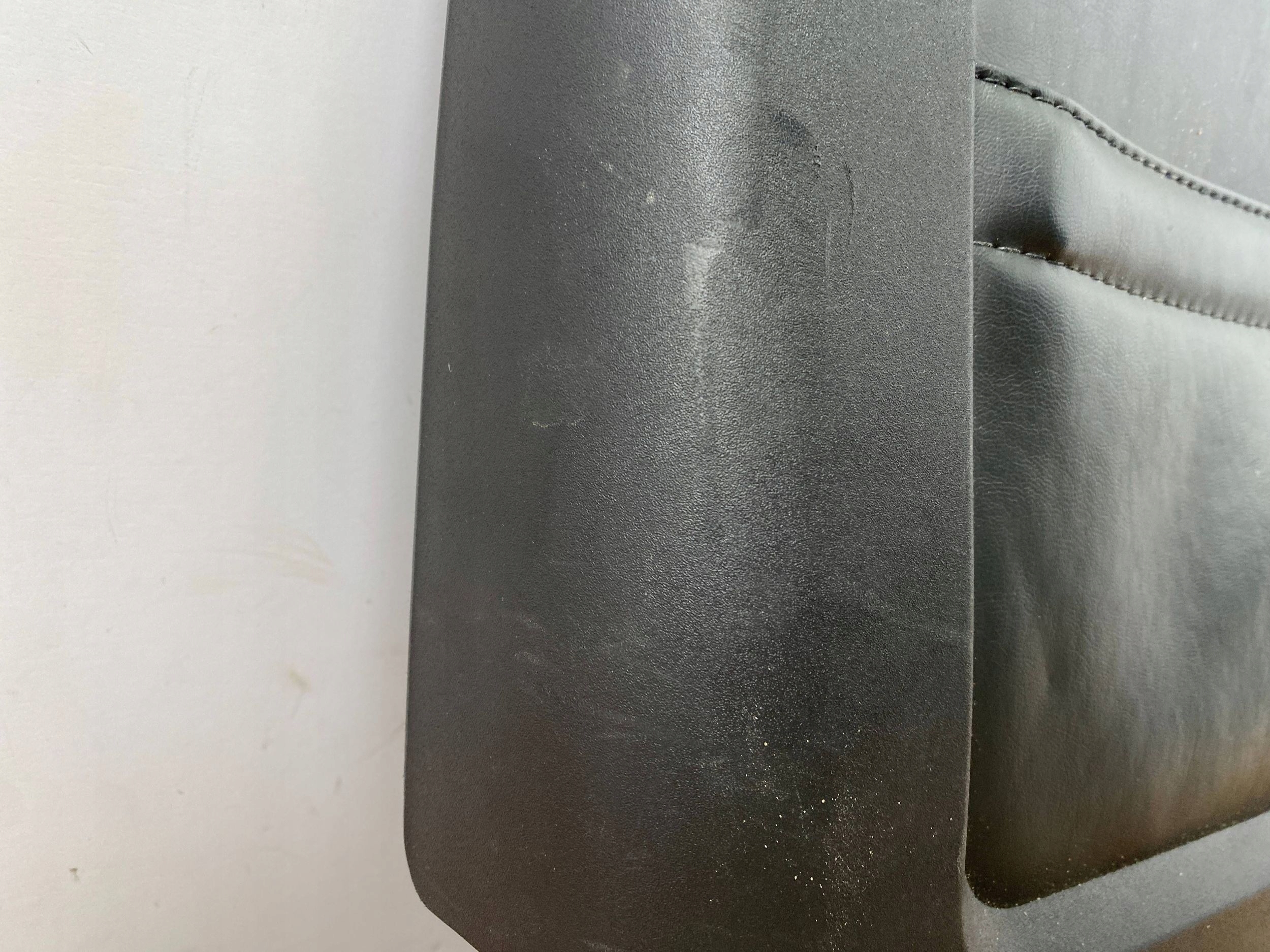 plastic panel cover seat of left driver´s Dodge Challenger 2015+