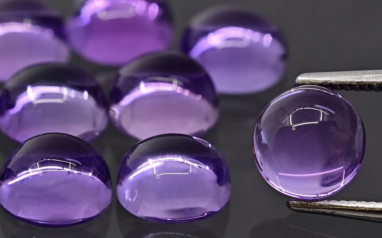 Ametyst Aa kulatý kabošon fi 7 mm