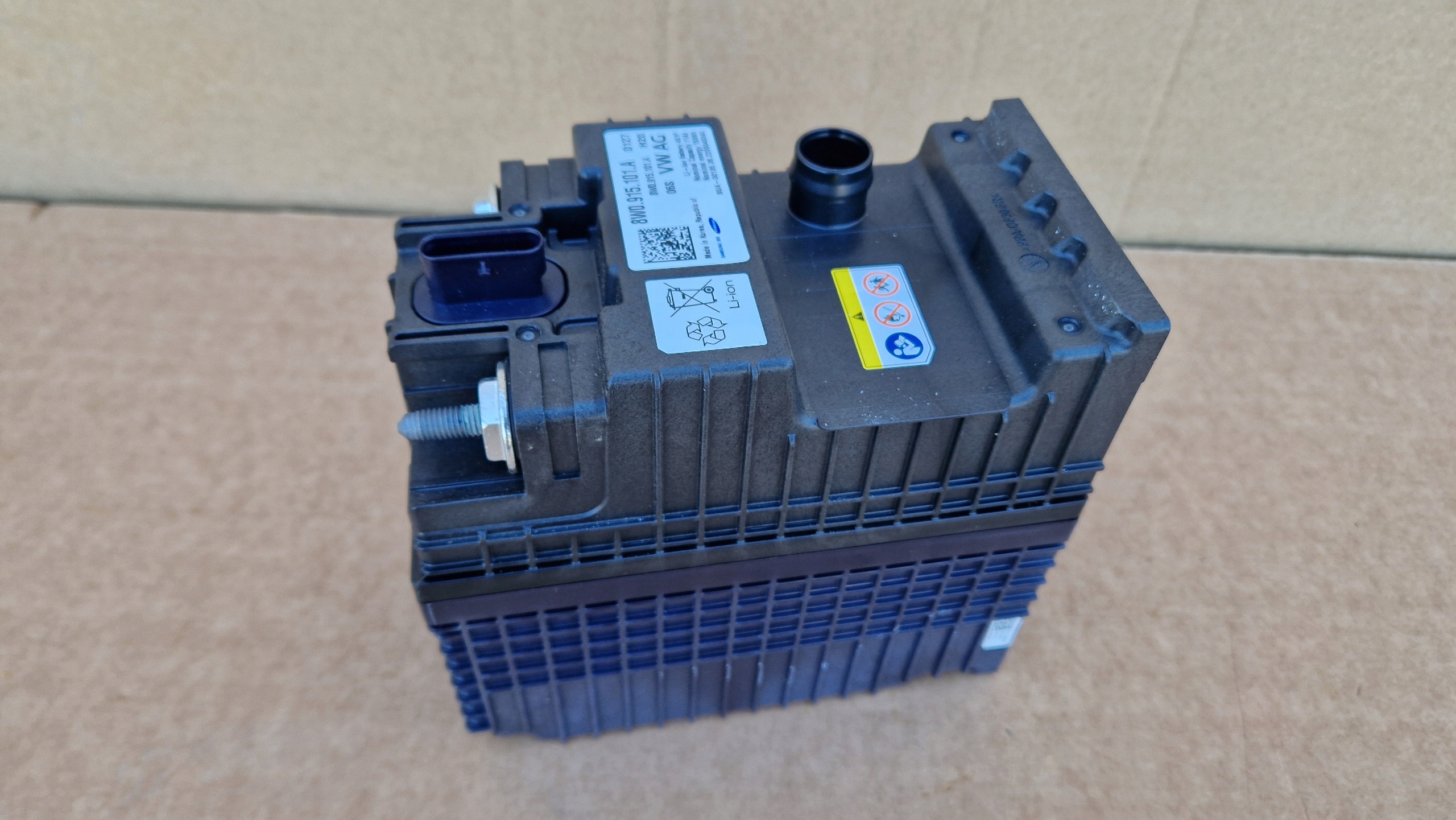 battery auxiliary AUDI A4 A5 Q5 8W0915101A as new