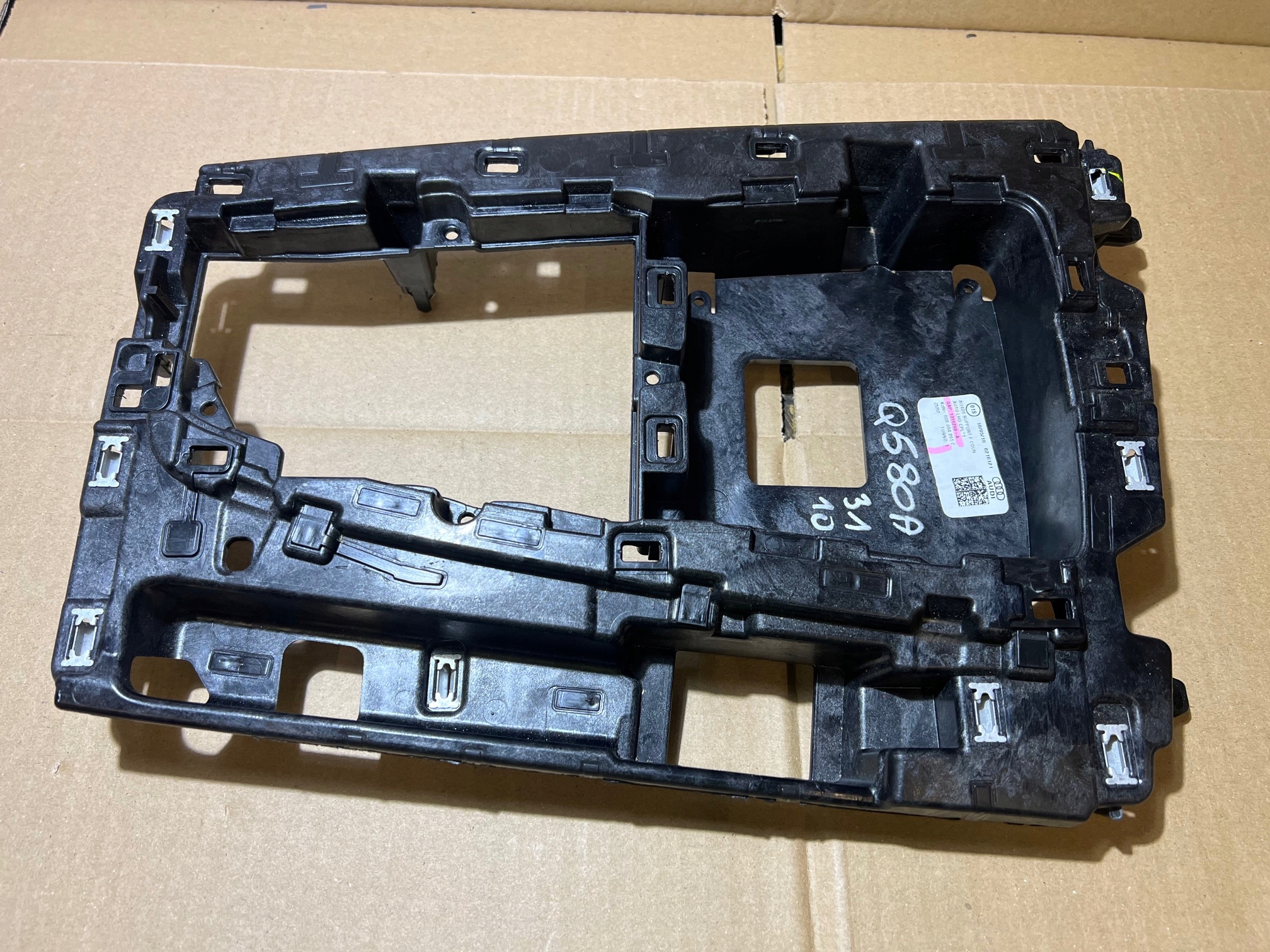 AUDI Q5 80A frame consoles TUNELU SRODKOWEGO 80B864261C