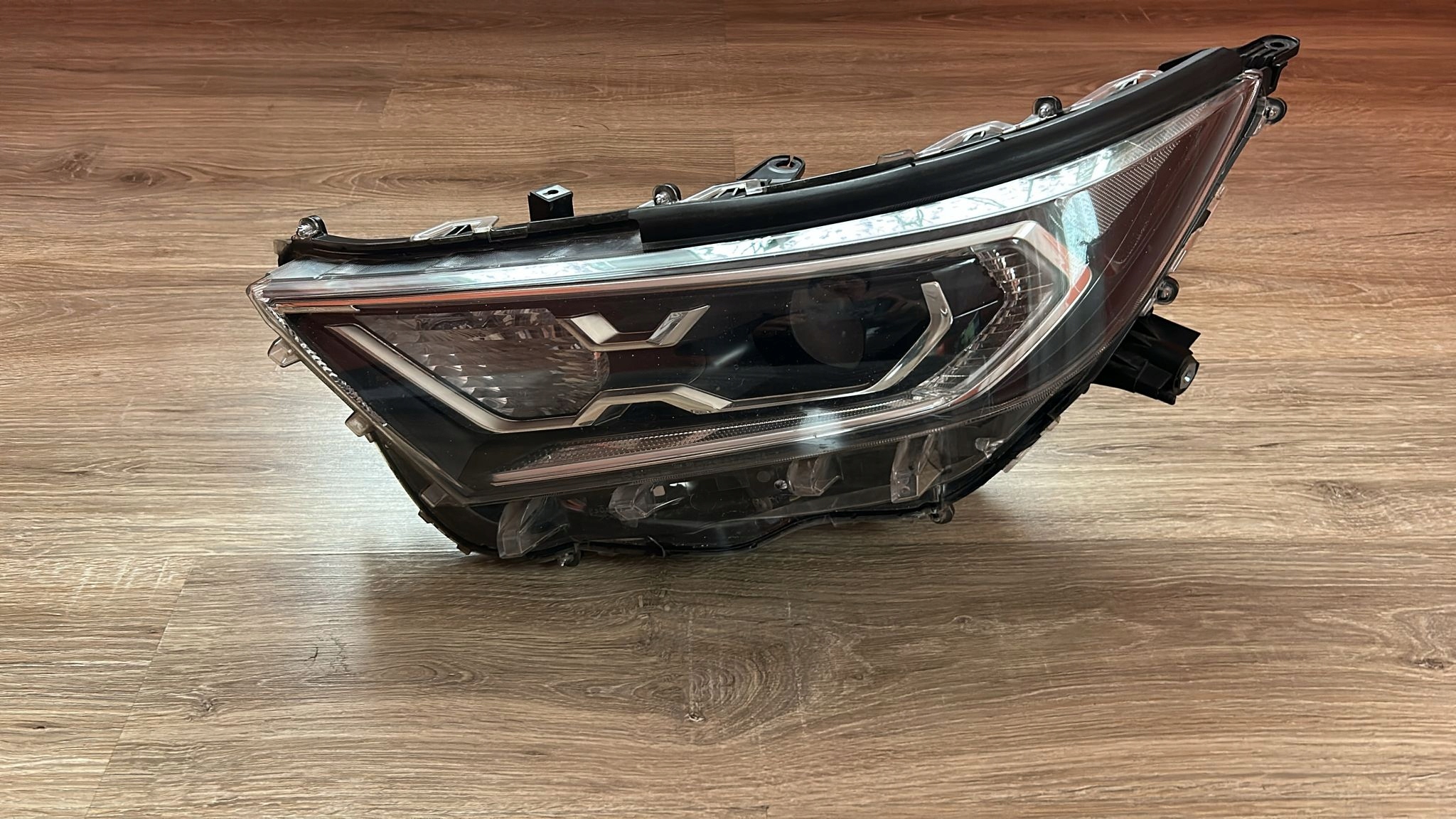 REFLEKTOR light left left front TOYOTA RAV4 V 18