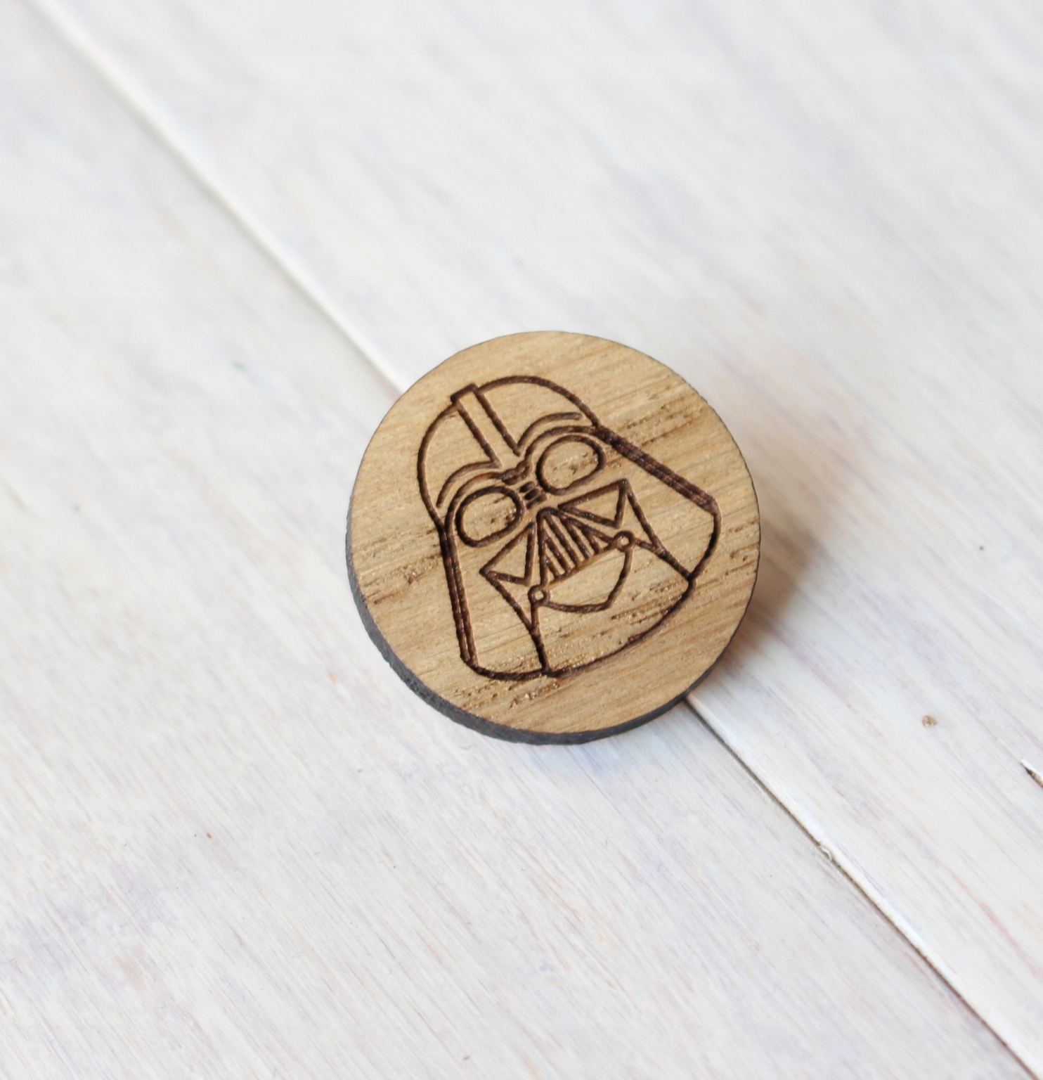 Drewniana wpinka VADER - EkoCraft Materiał drewno stal inny