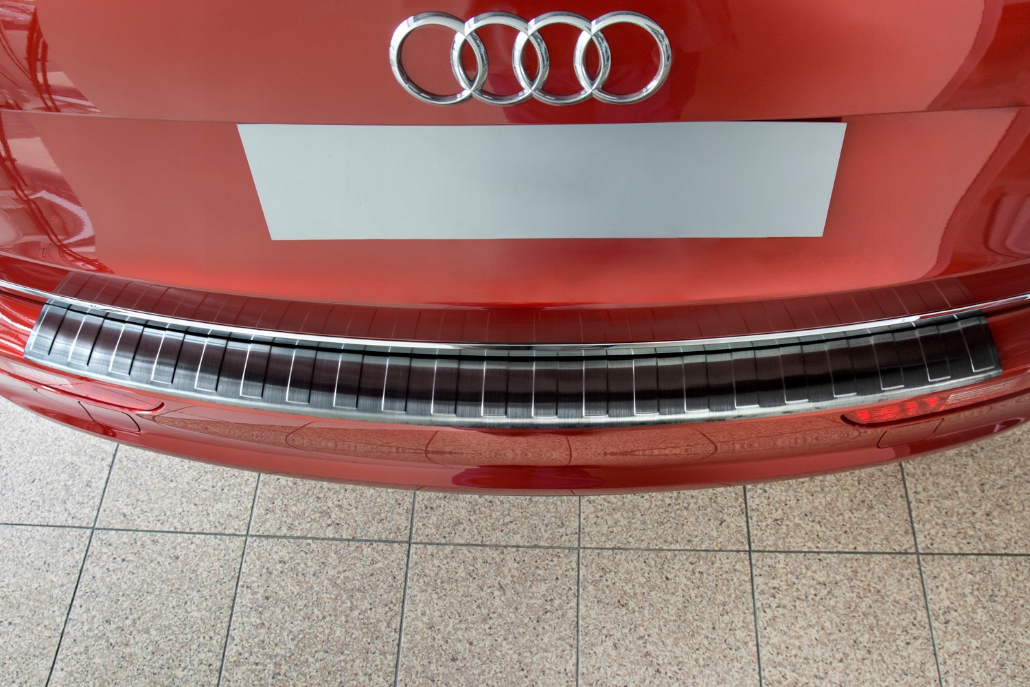 STALOWA NAKŁADKA NA ZDERZAK AUDI Q5 08-2016 R. Producent Avisa