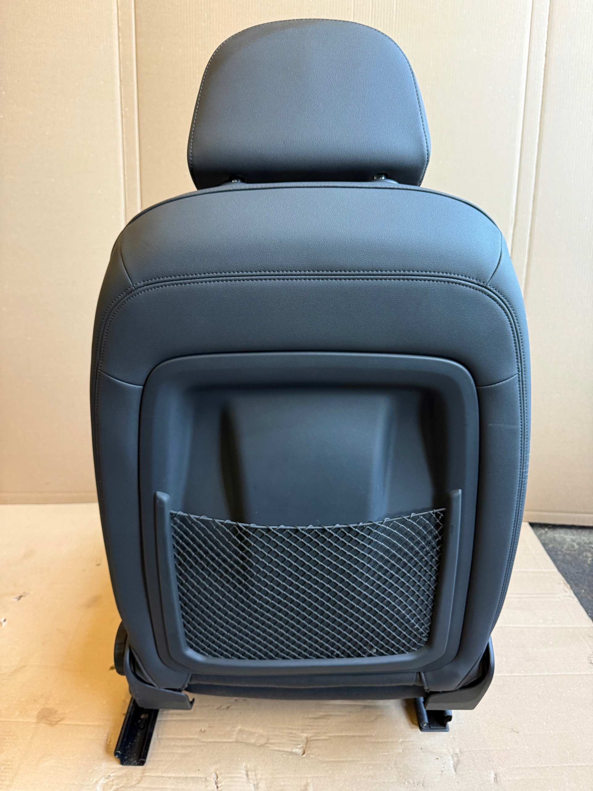 AUDI A6 C8 seat left front front driver´s leather GRZANY