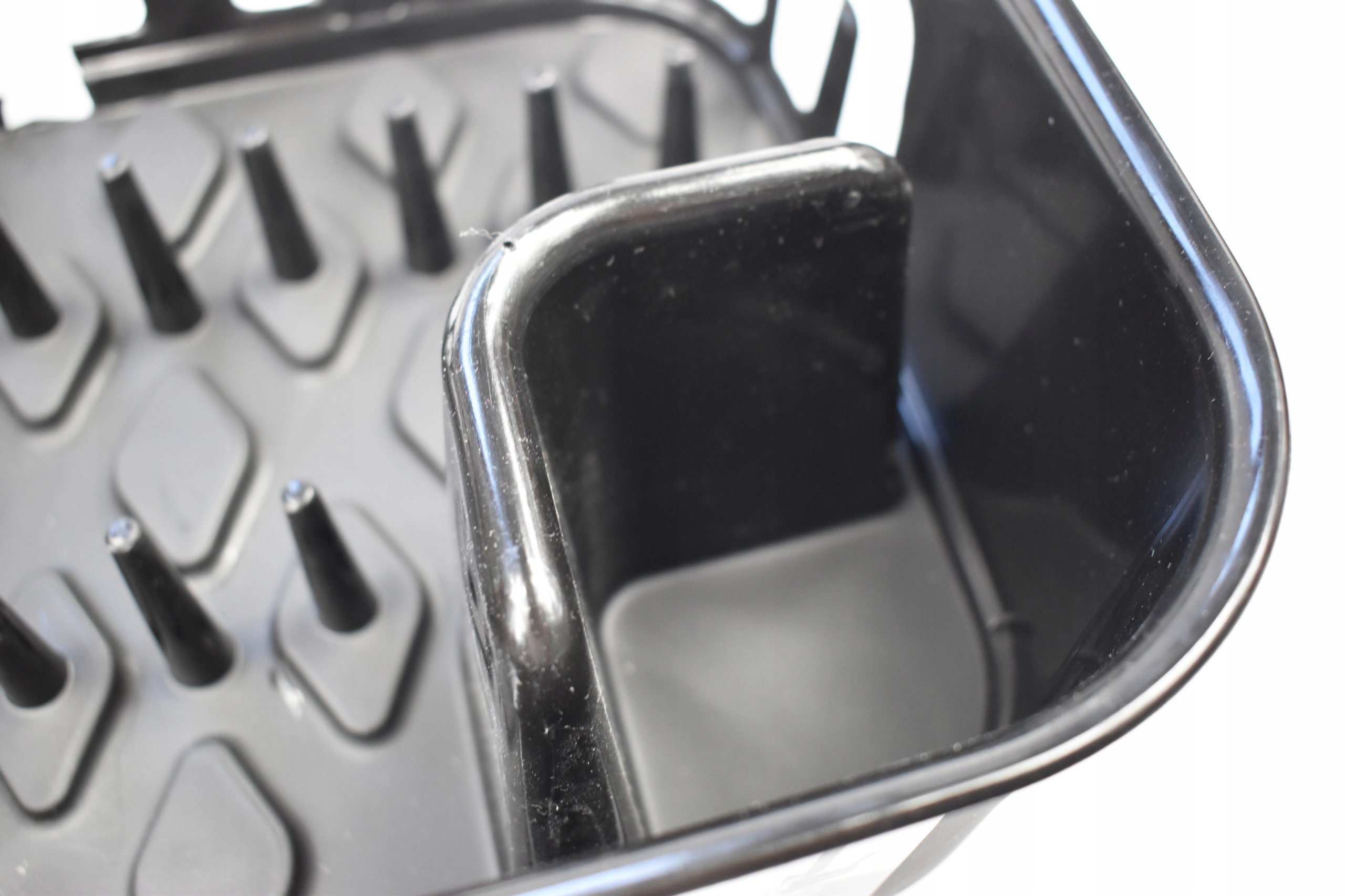 SUSZARKA OCIEKACZ NA NACZYNIA I SZTUĆCE MODERNA Materiał wykonania metal