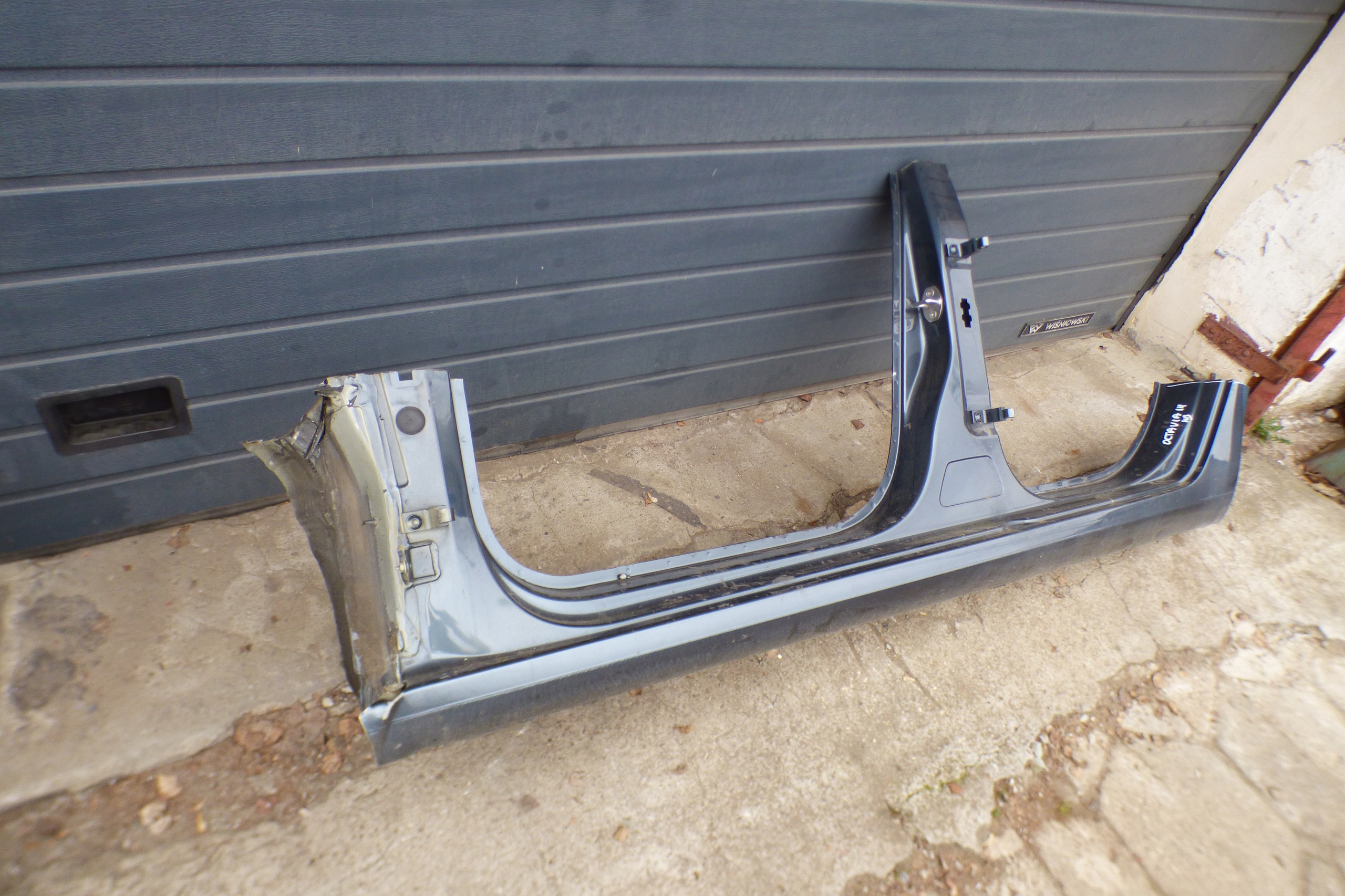 threshold pillar left LAKIER LF7Y SKODA OCTAVIA III HB