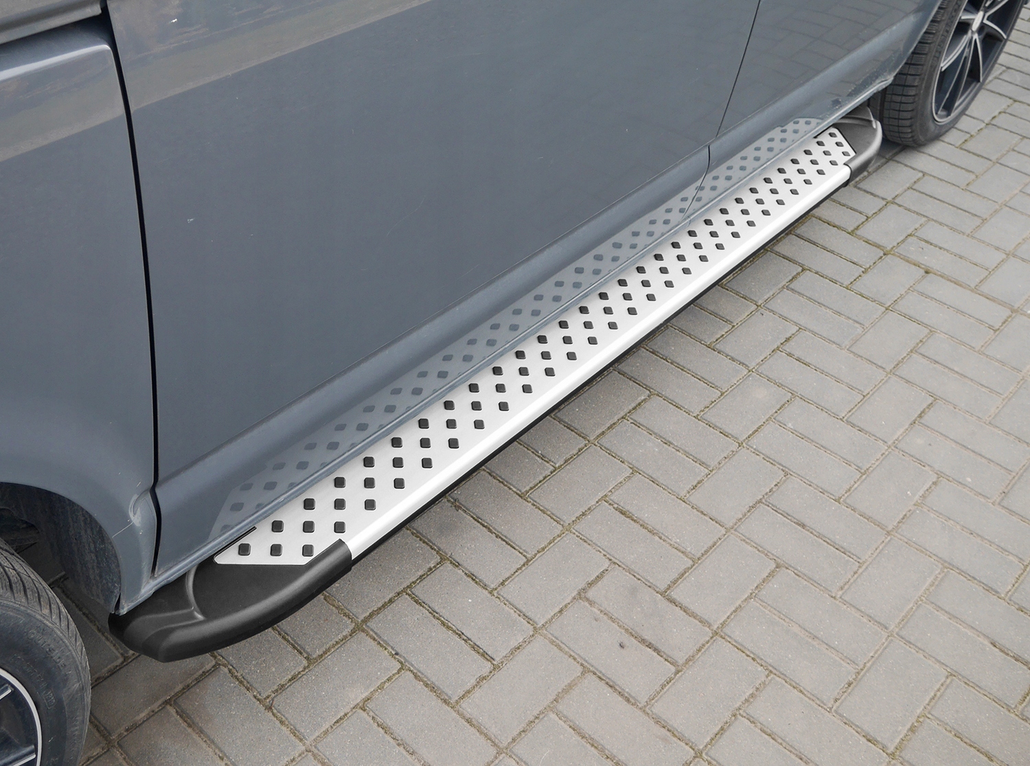 Stopnie boczne progi do FORD RANGER 2012-2015 Numer katalogowy producenta CHR-2125AB004