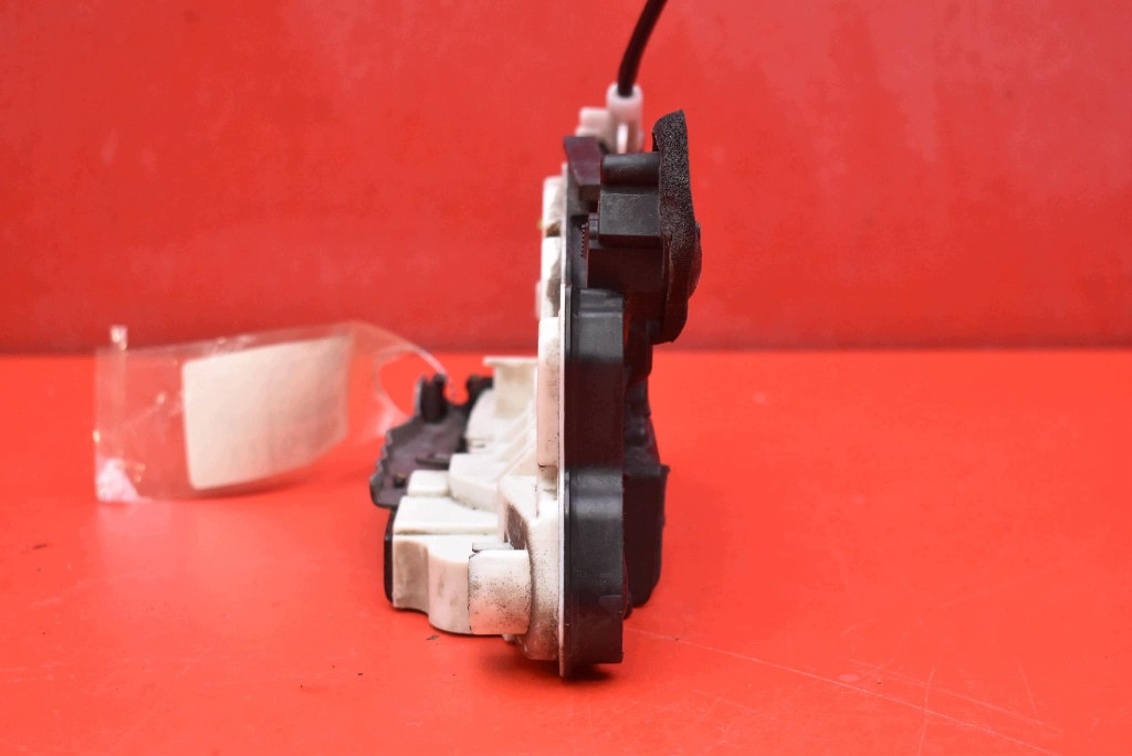 lock door left front front EU 6V1837015 SKODA SUPERB 3 III 5D HB 15-20