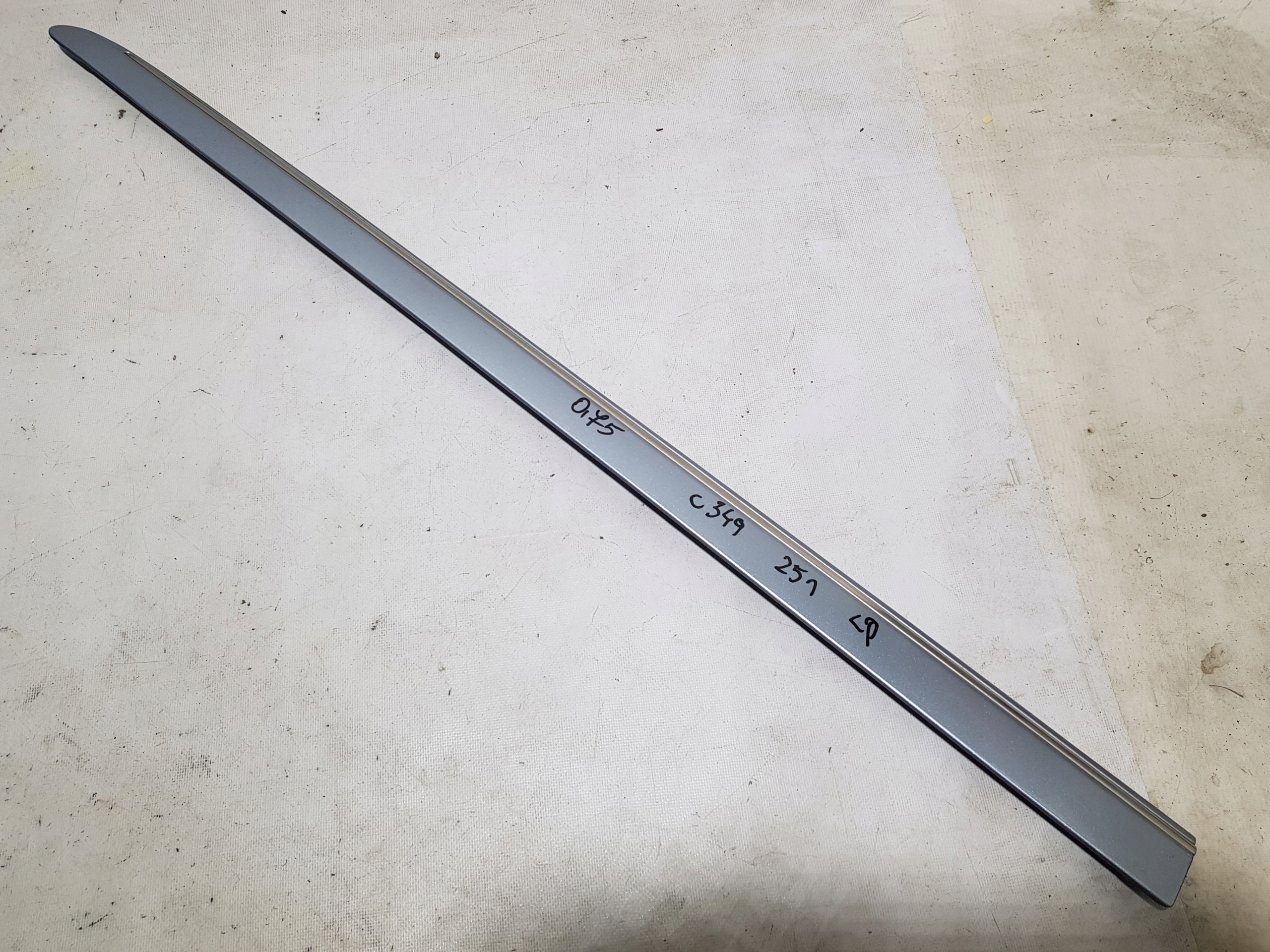 moulding door left front front MERCEDES W251 349 C349 2516902162