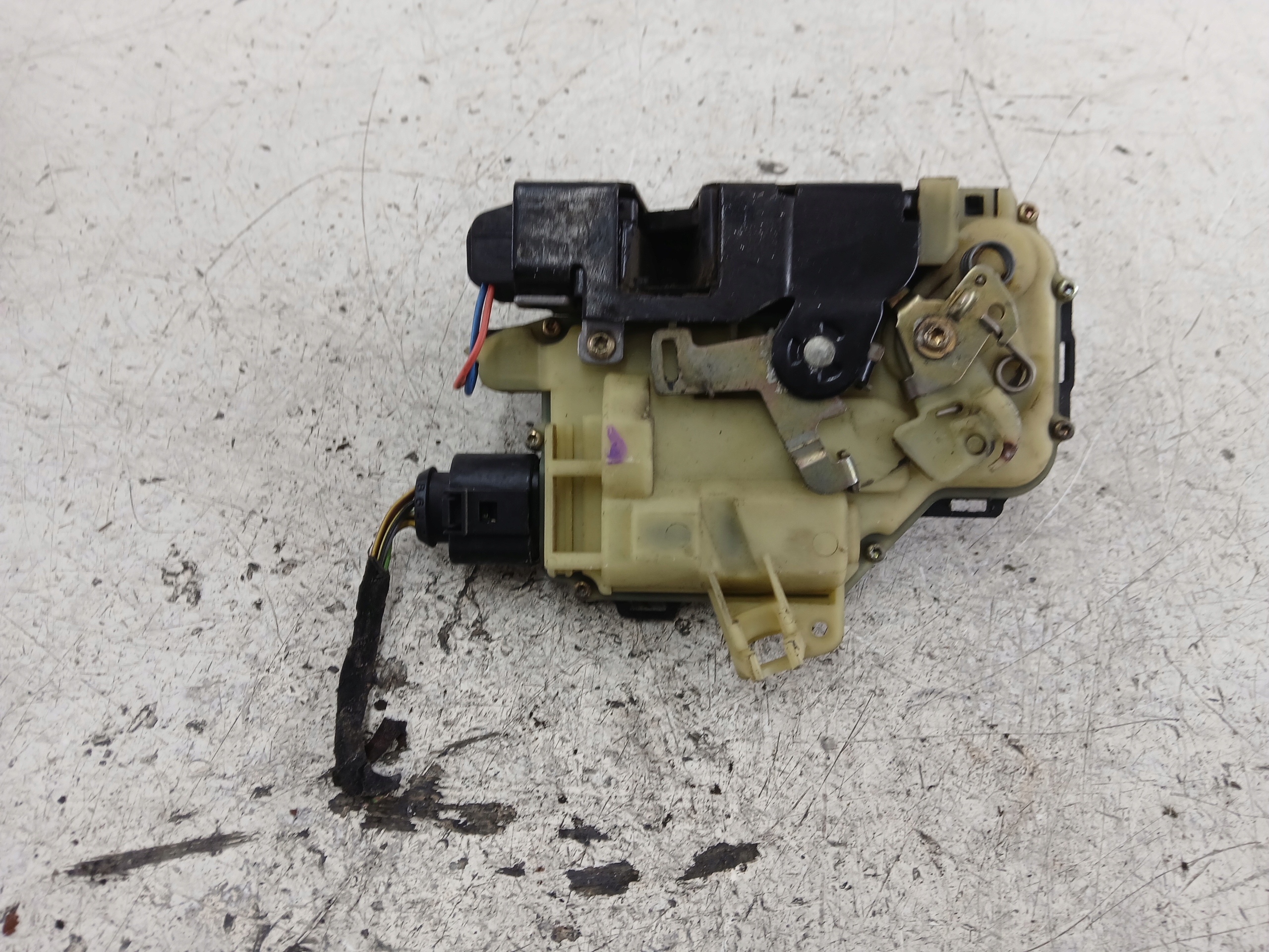 VW PASSAT B5 SKODA OCTAVIA and lock door left front 3B1837015Q